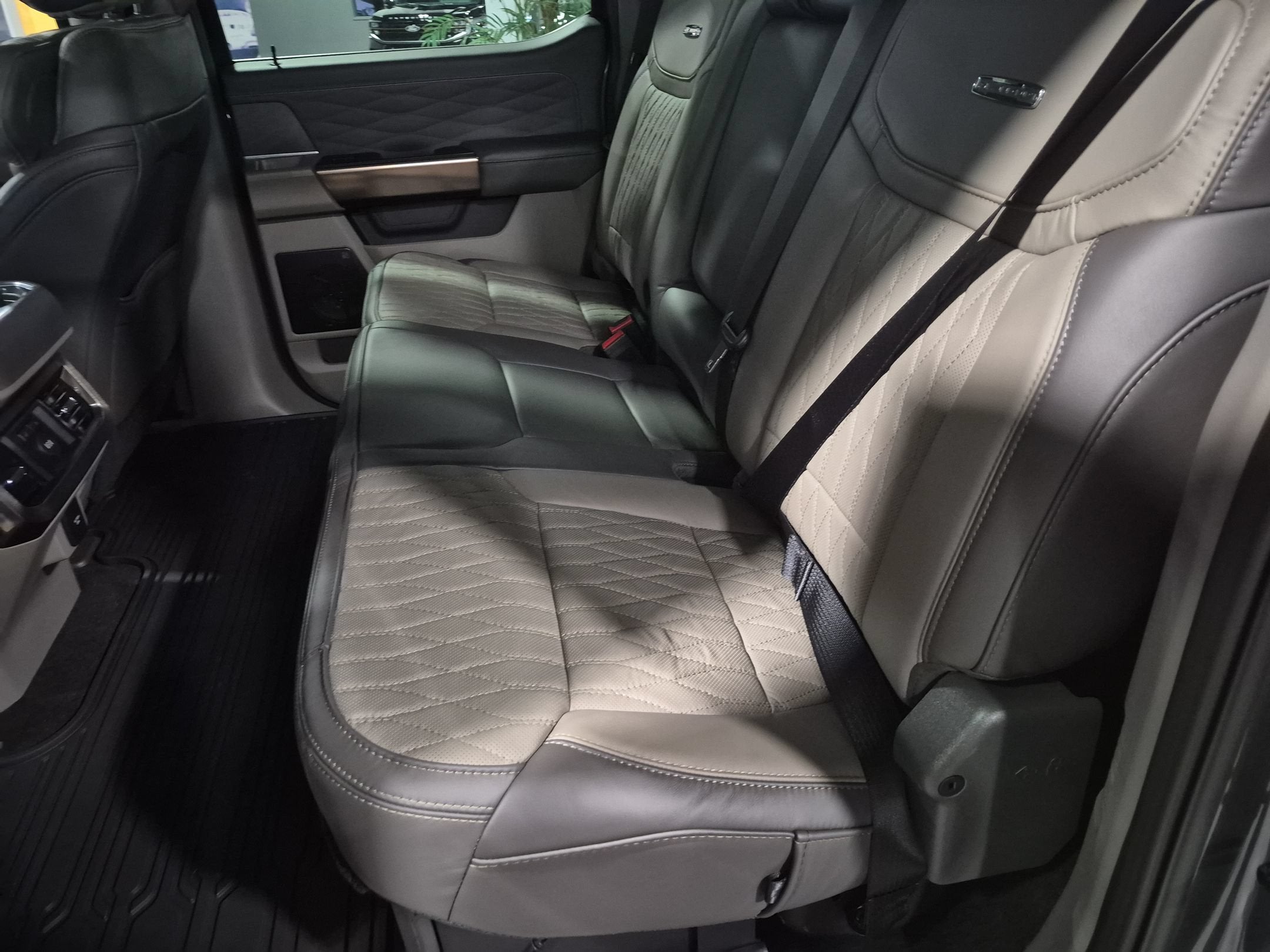 2026 Ford Super Duty F-350 SRW Platinum