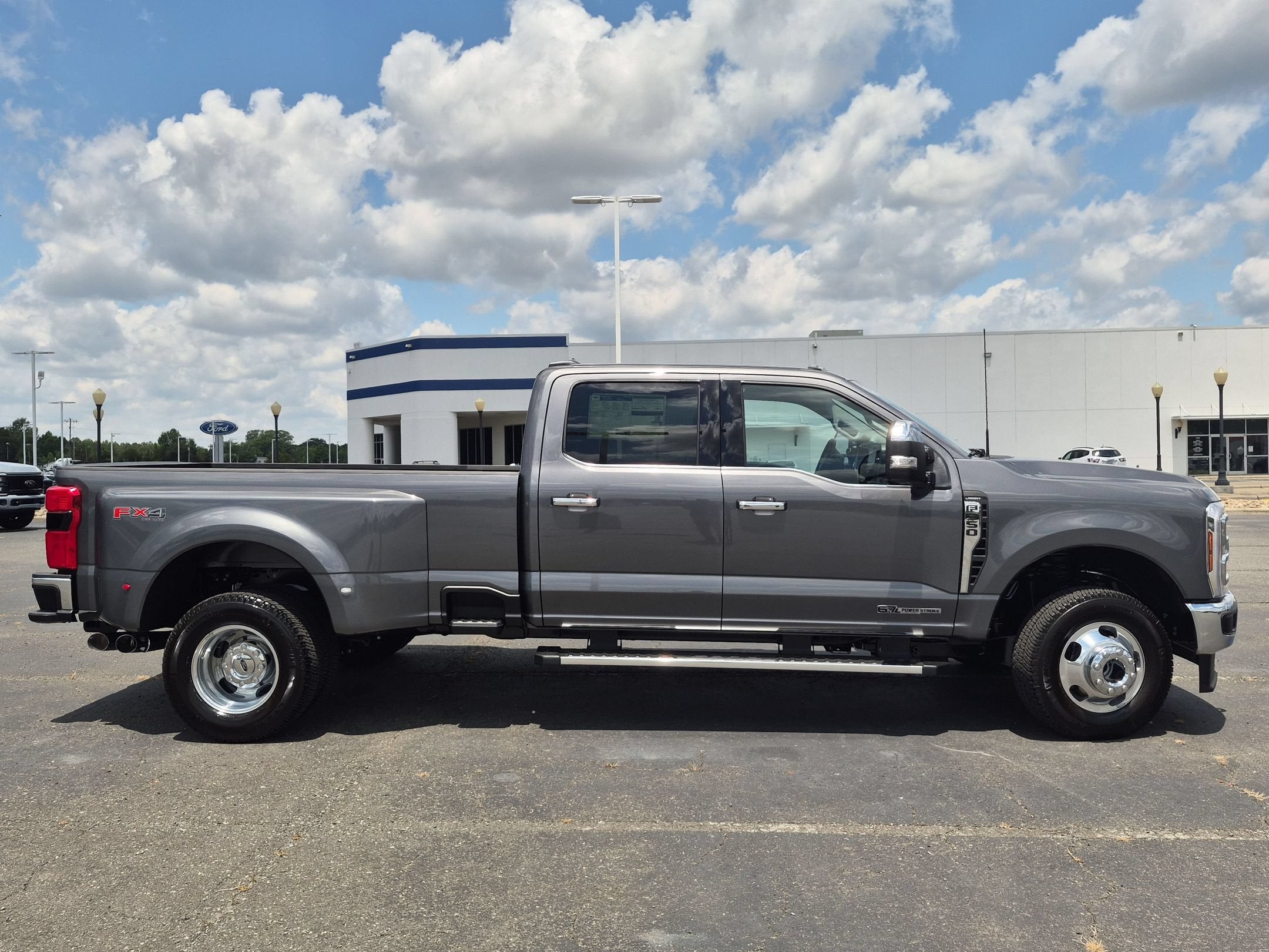 2026 Ford Super Duty F-350 DRW LARIAT
