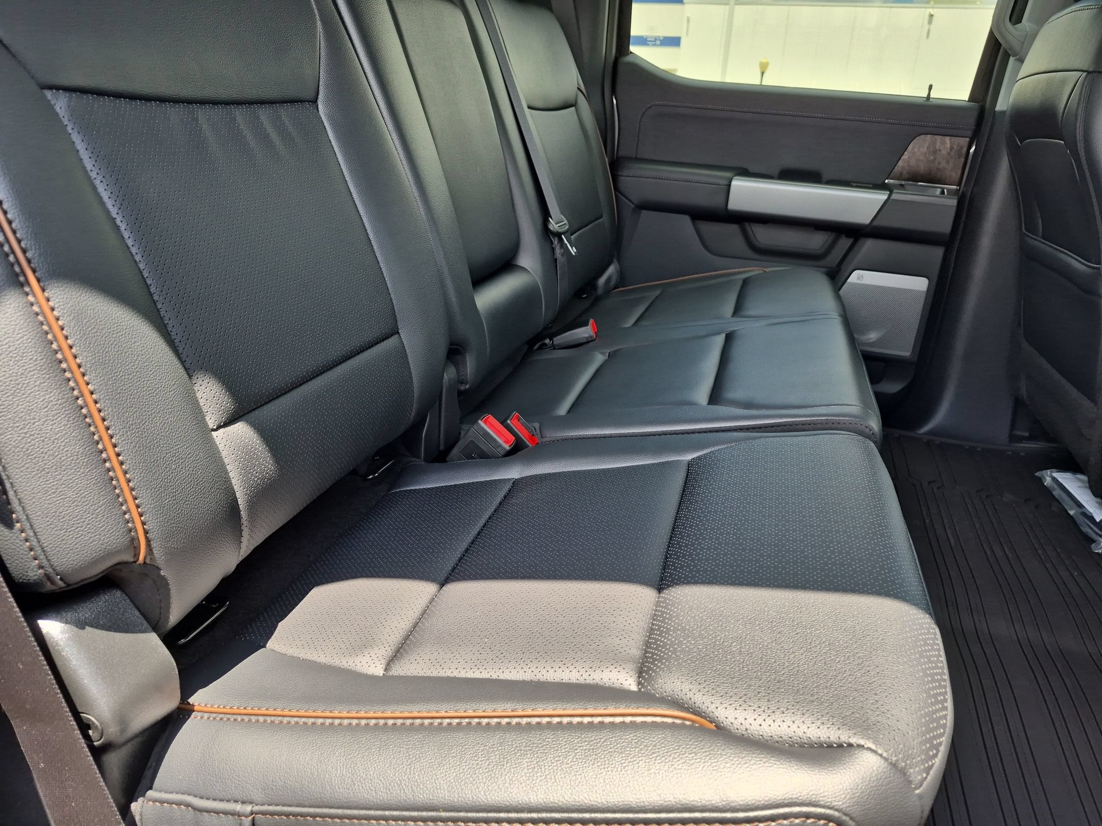2026 Ford Super Duty F-350 DRW LARIAT
