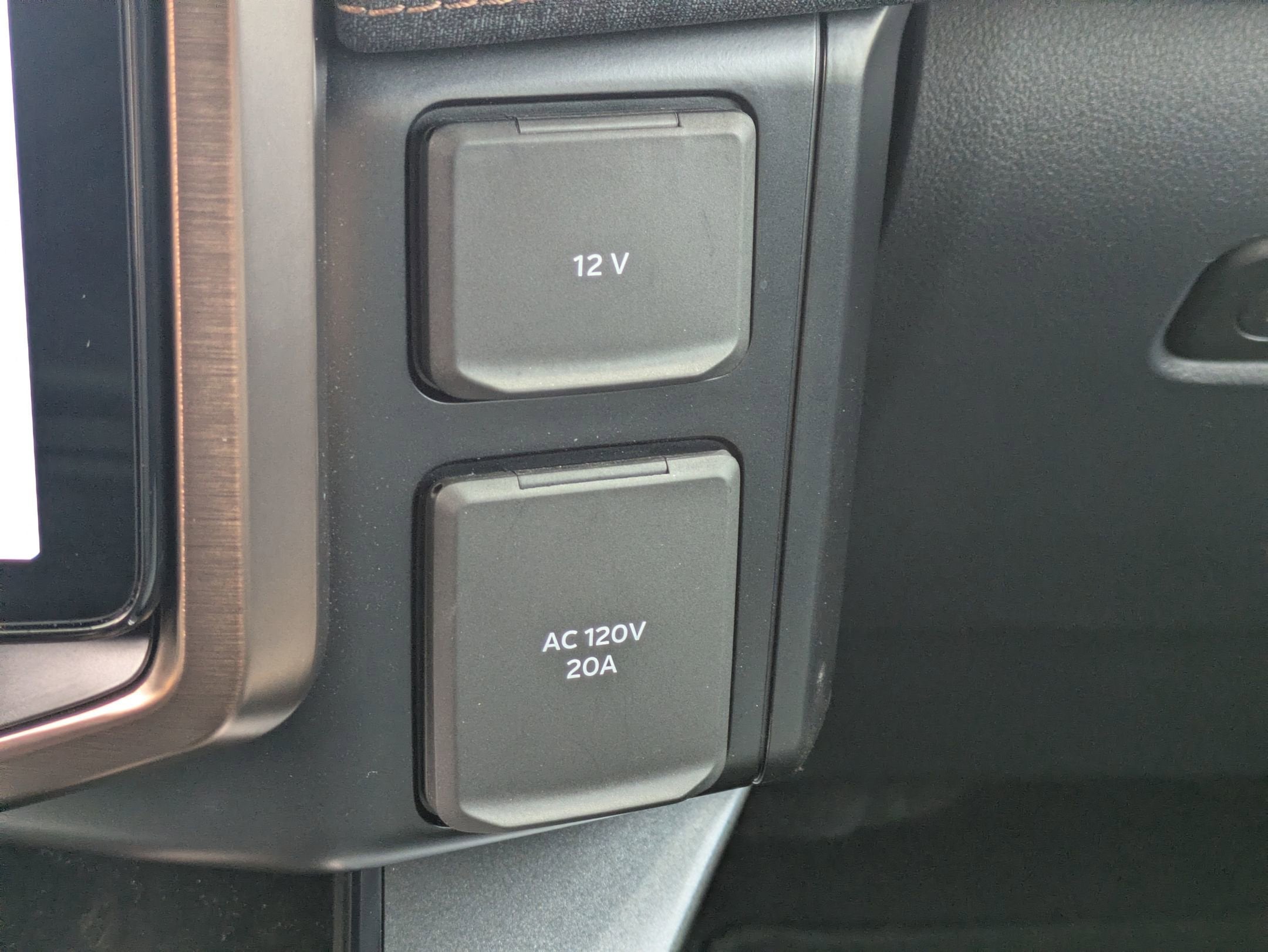 2023 Ford F-150 Lightning LARIAT