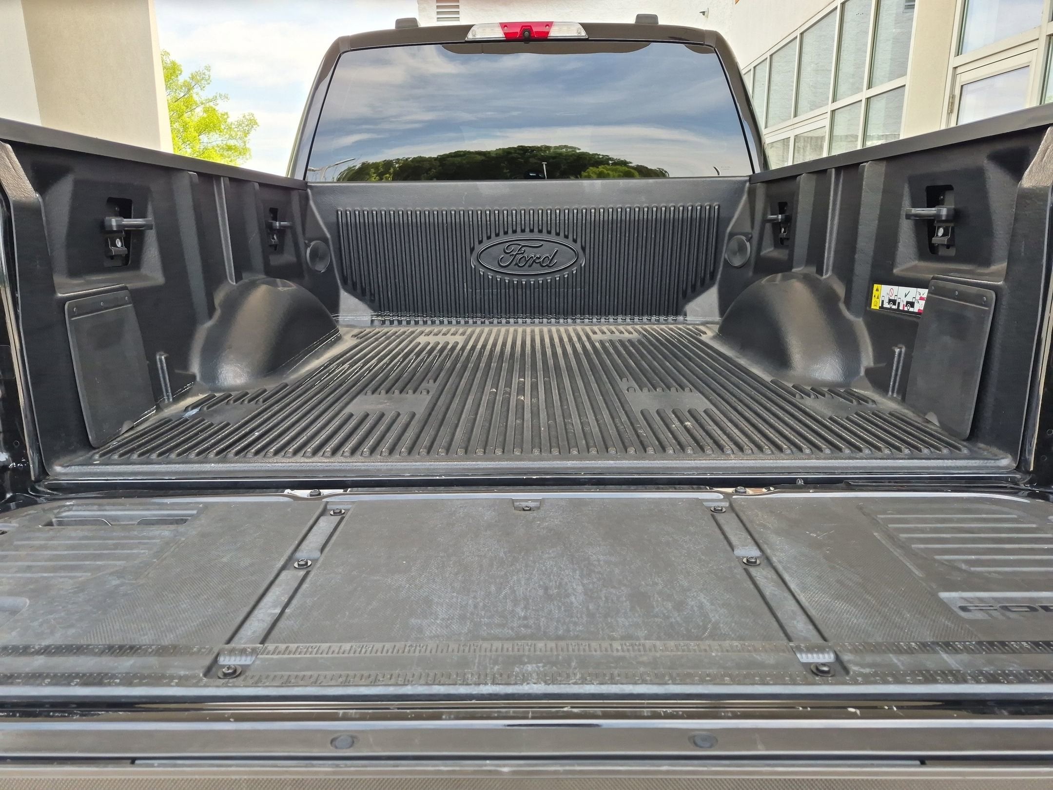 2024 Ford F-150 Lightning Flash