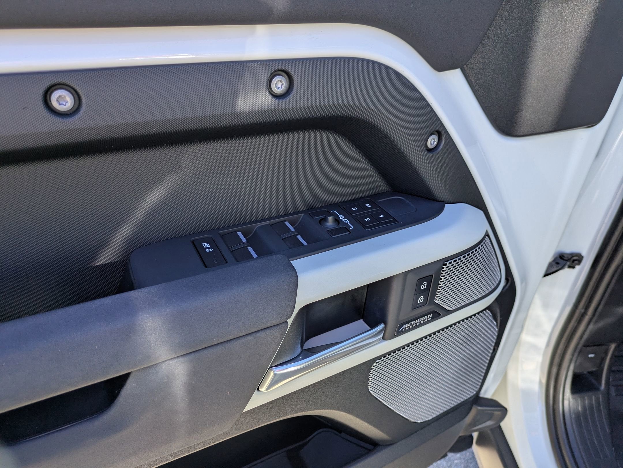 2023 Land Rover Defender X-Dynamic SE