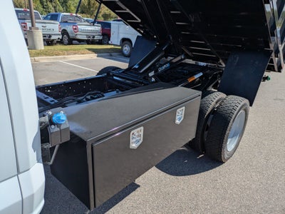 2025 Ford Super Duty F-550 DRW XL