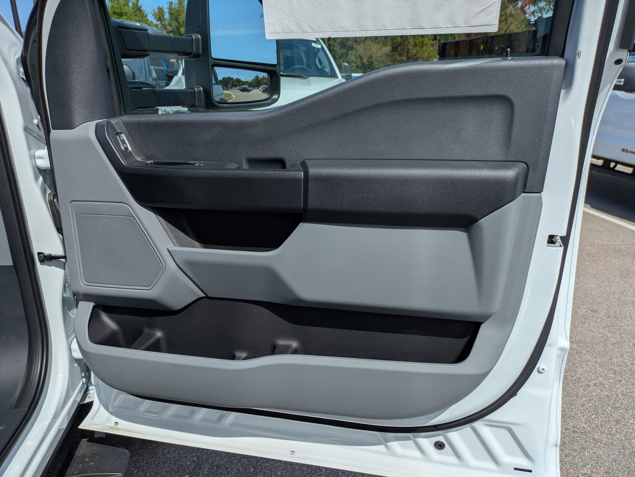 2025 Ford Super Duty F-550 DRW XL