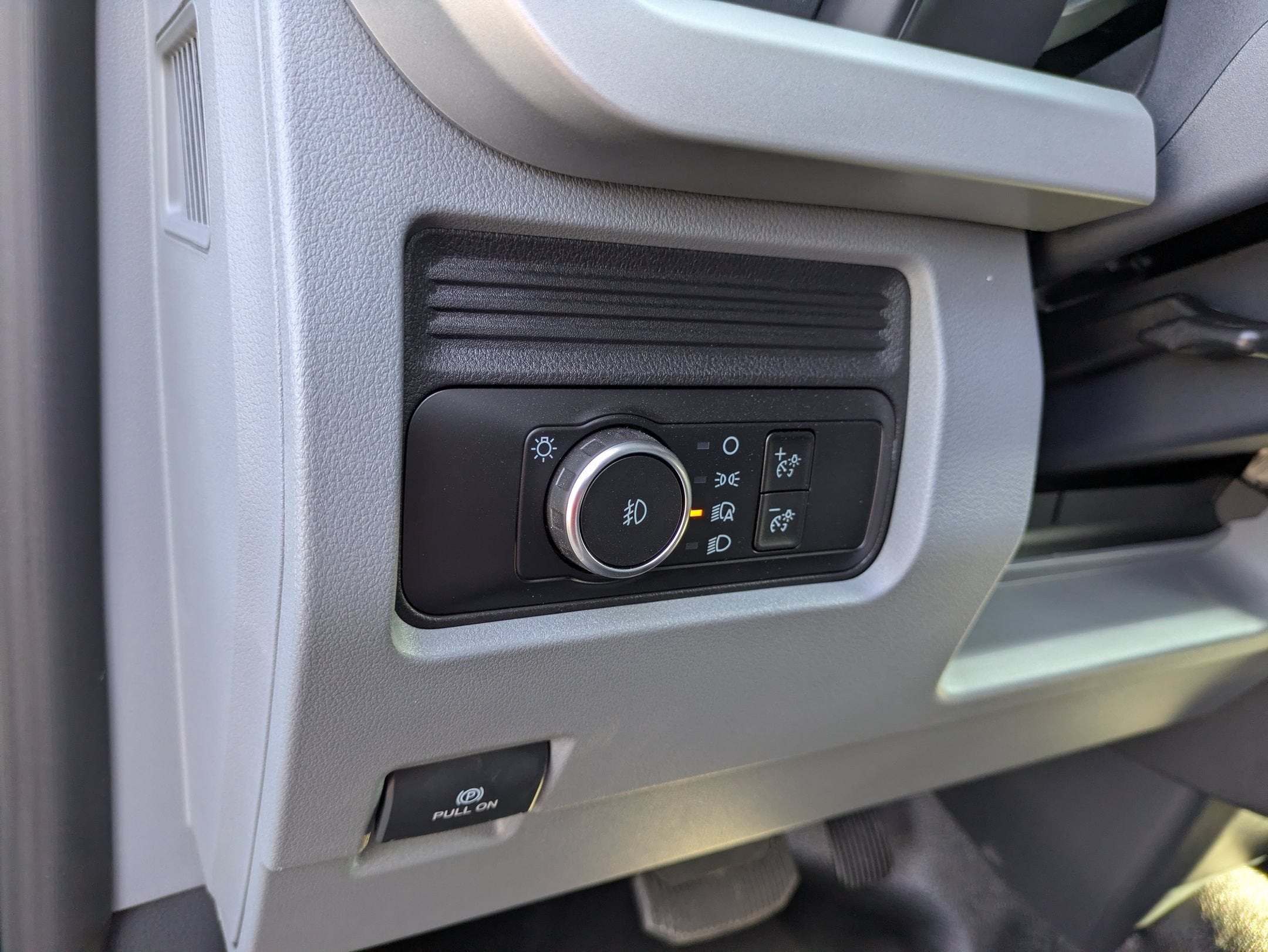 2027 Ford Super Duty F-550 DRW XL