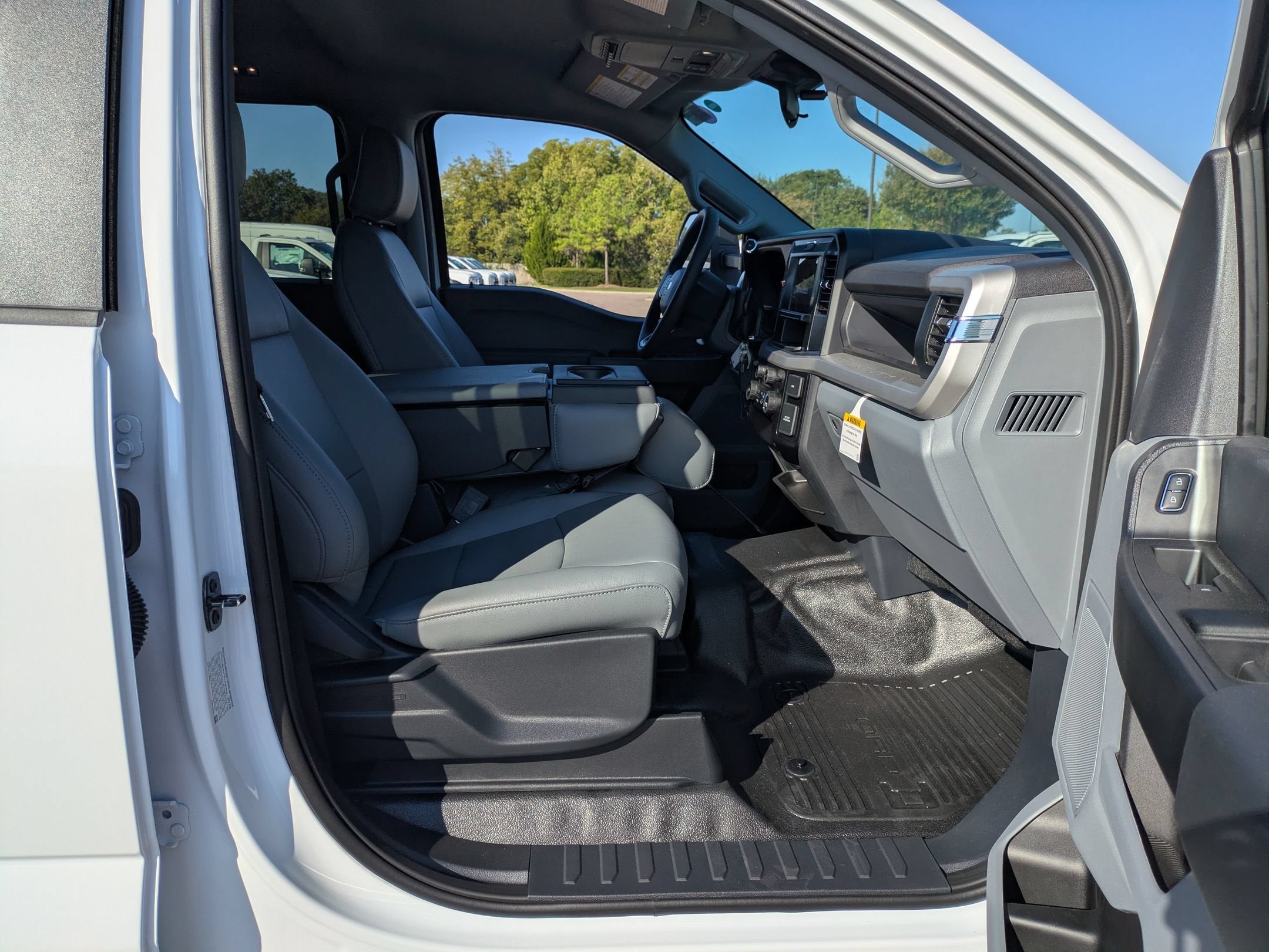 2027 Ford Super Duty F-550 DRW XL