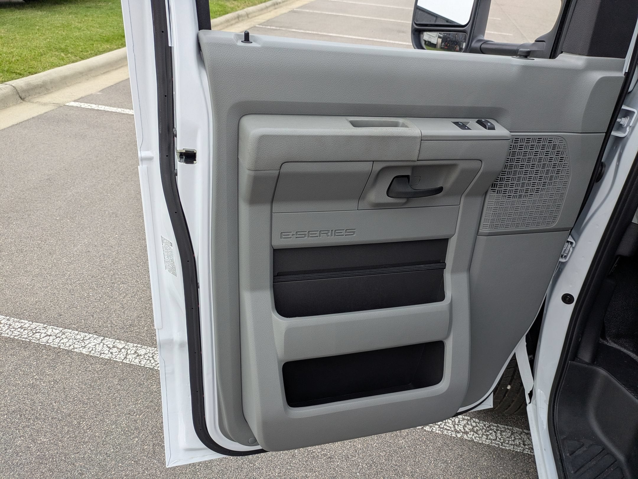 2027 Ford E-Series Cutaway Base
