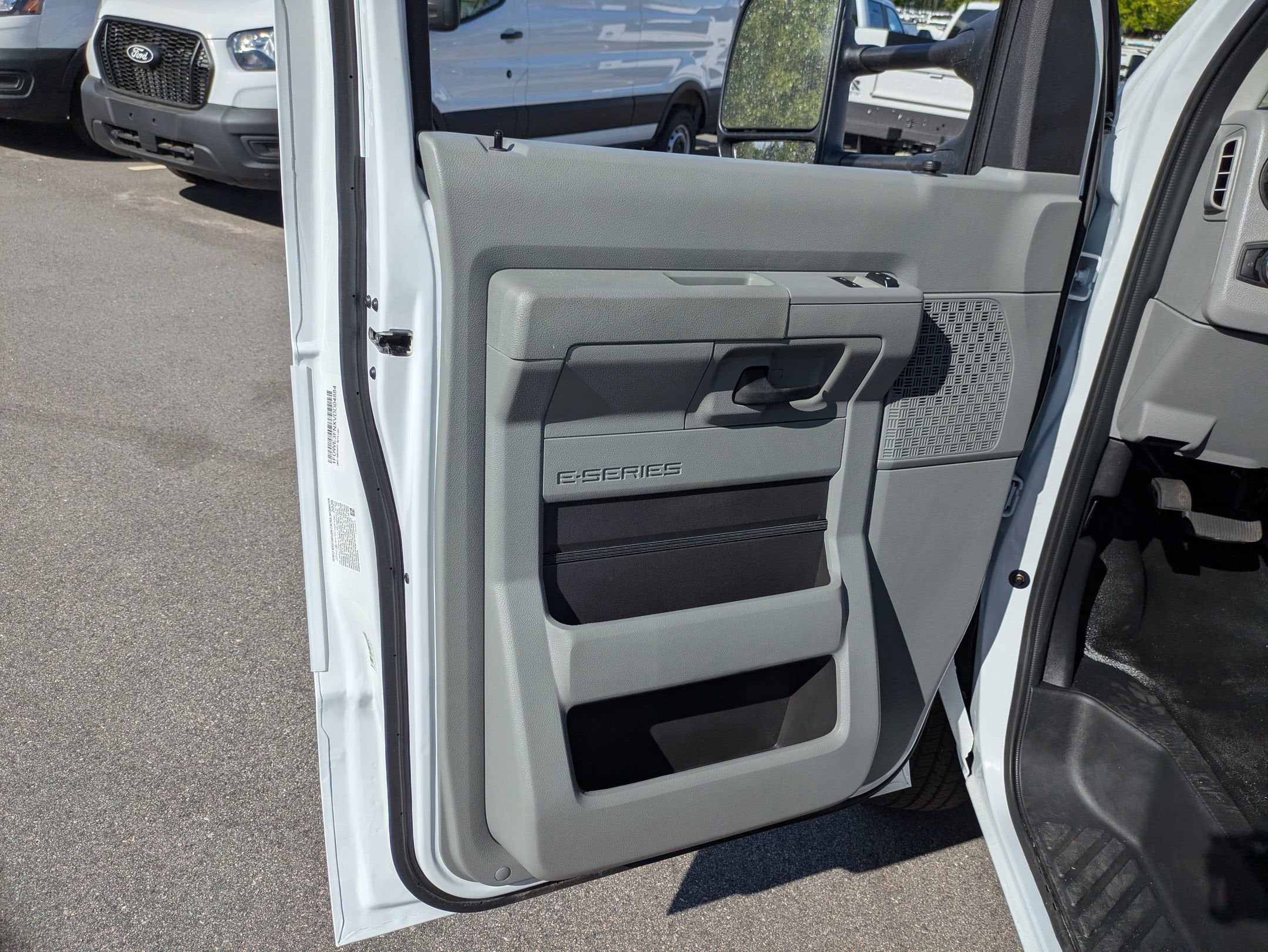 2027 Ford E-Series Cutaway Base