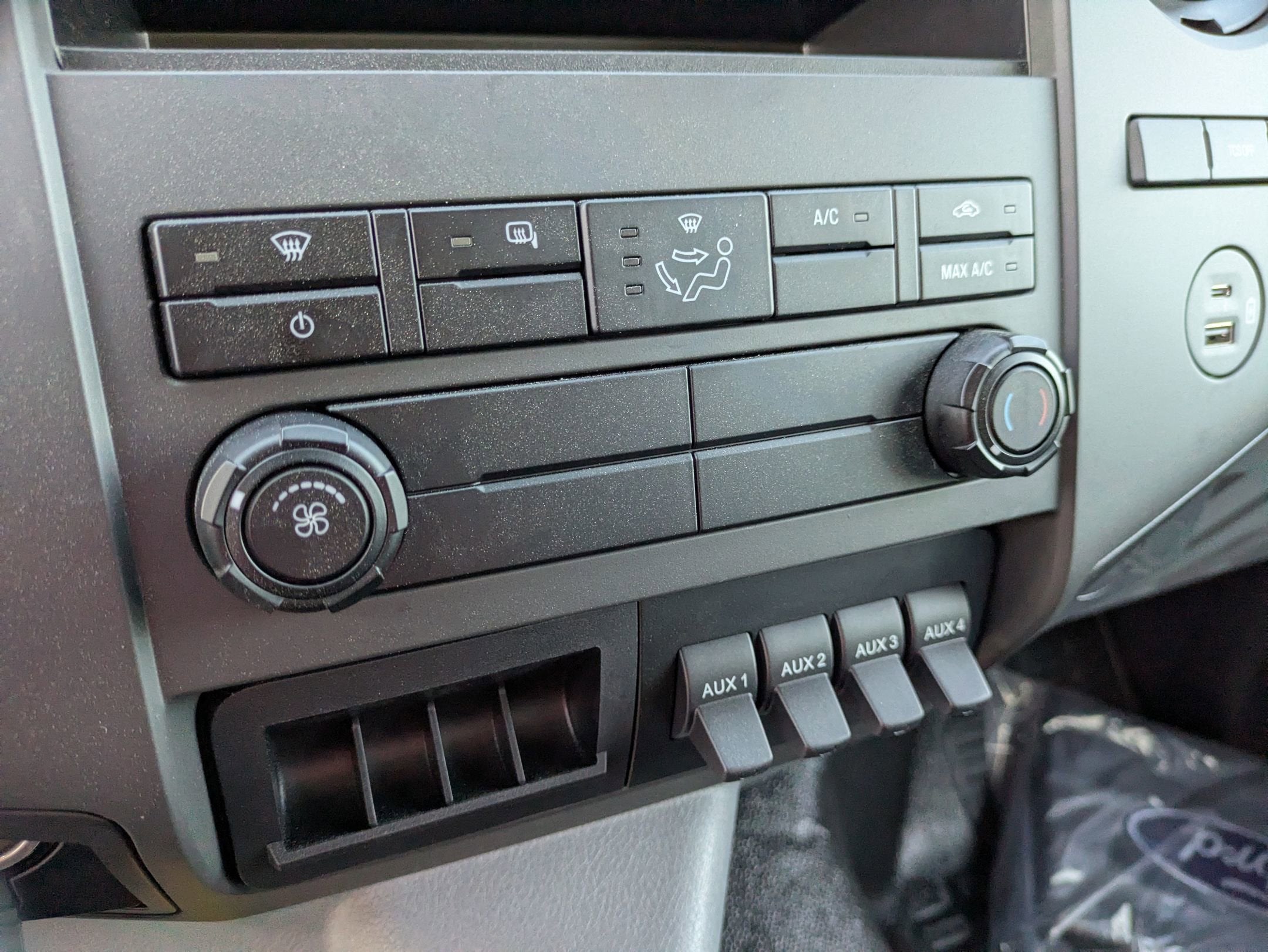 2027 Ford F-750SD Base