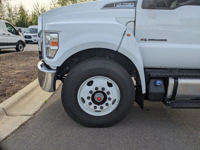 2027 Ford F-750SD Base