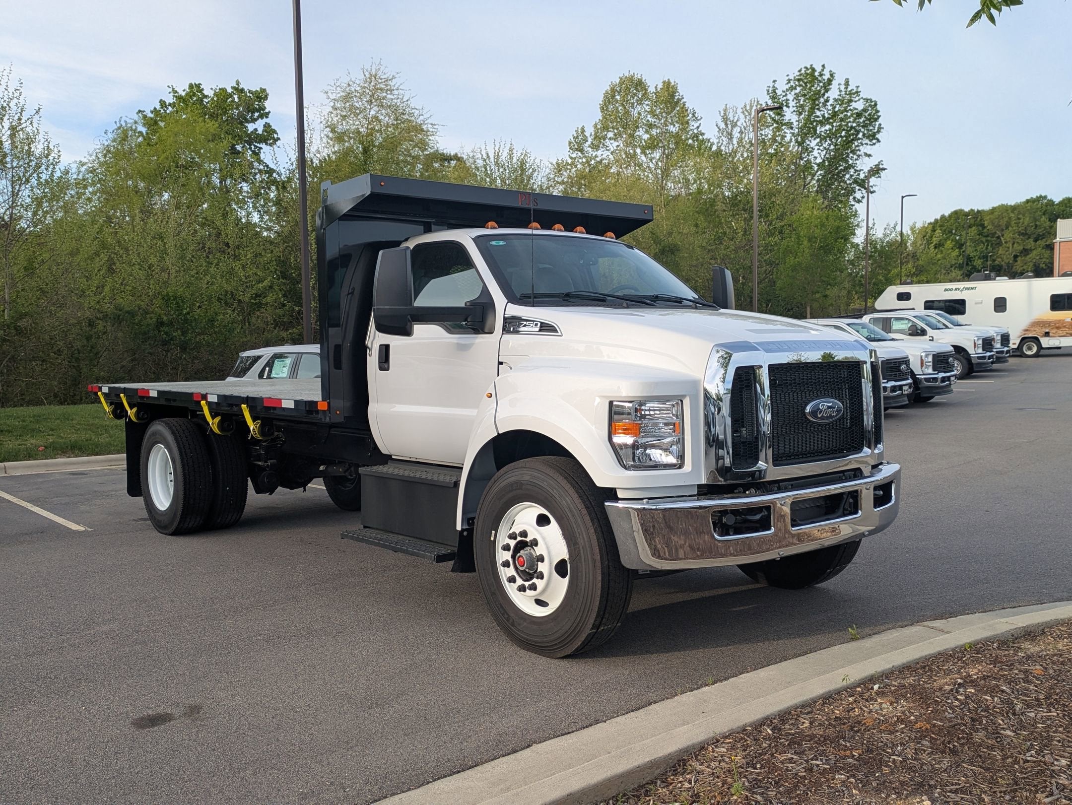 2027 Ford F-750SD Base