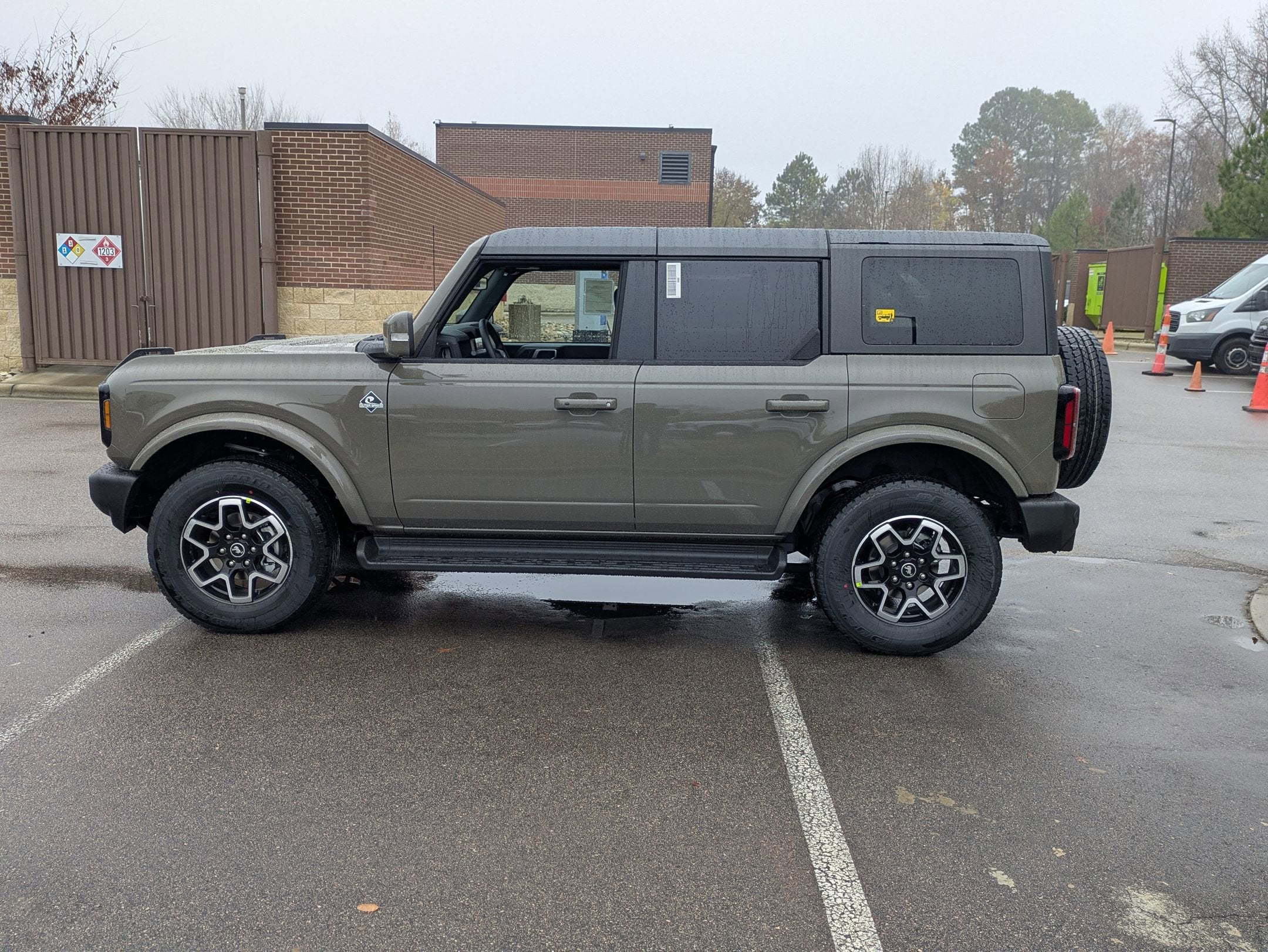 2025 Ford Bronco Outer Banks