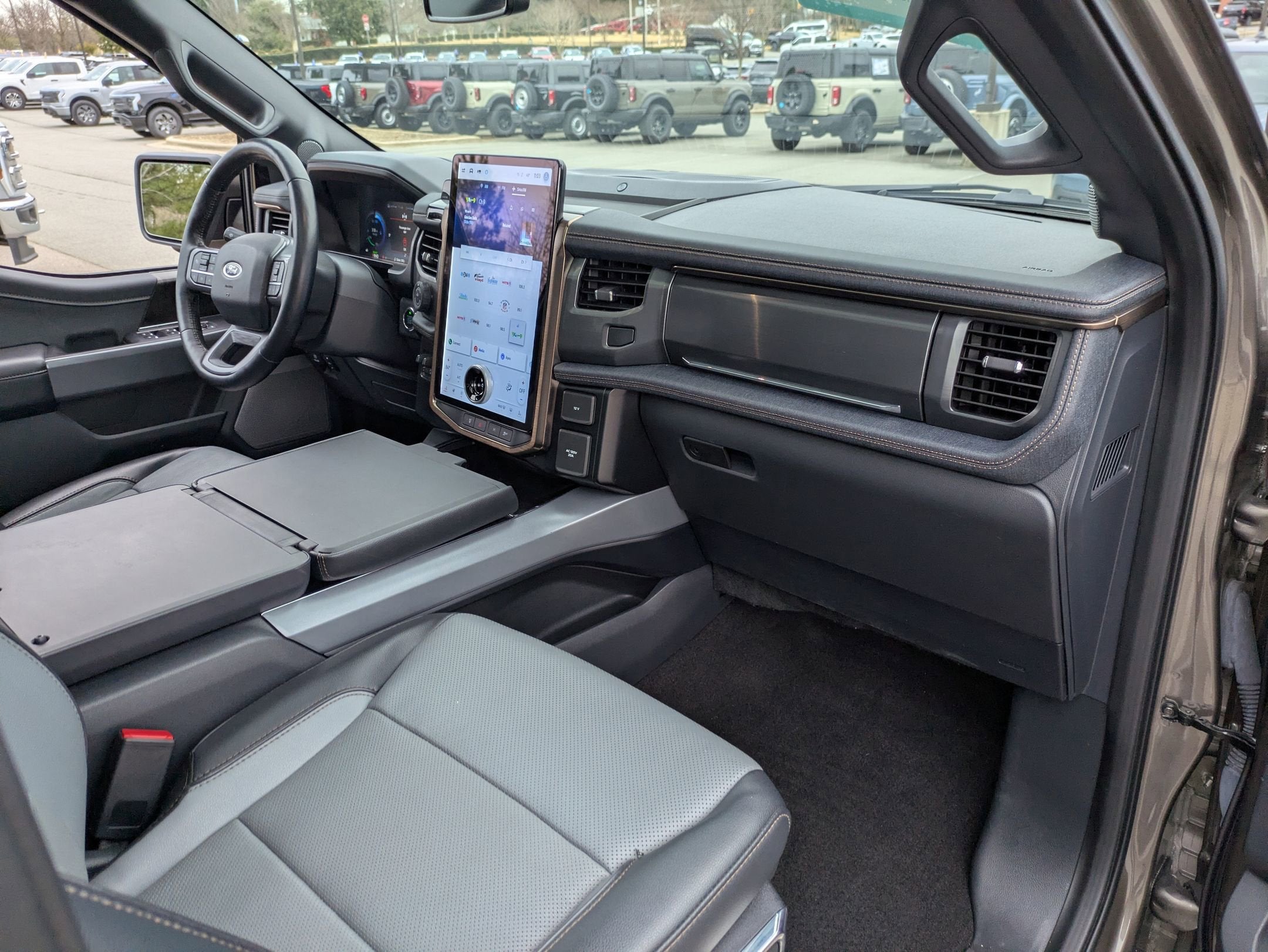 2023 Ford F-150 Lightning LARIAT