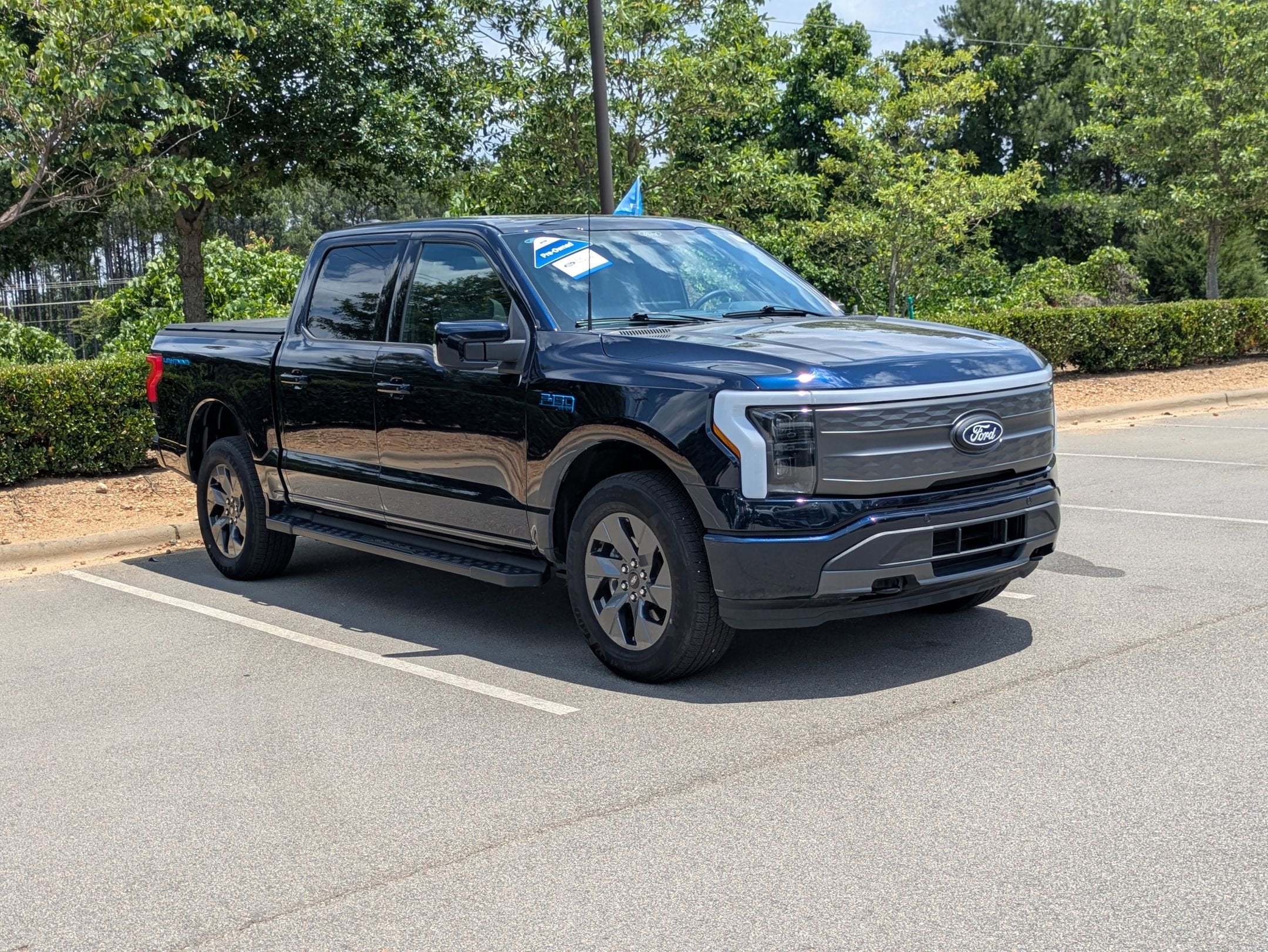 2025 Ford F-150 Lightning LARIAT
