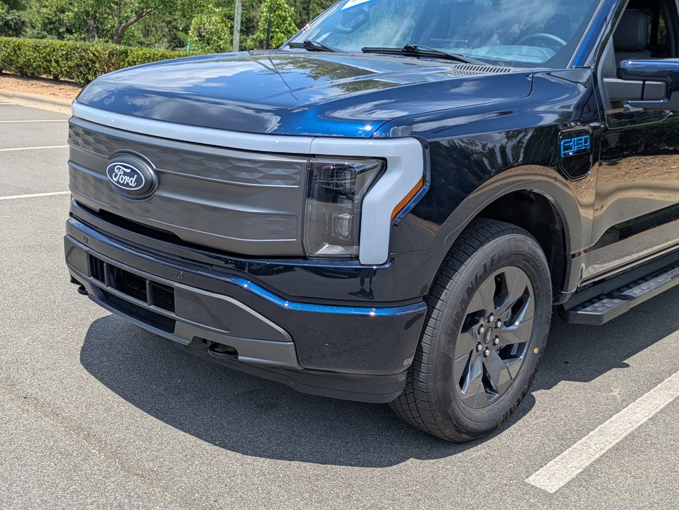 2025 Ford F-150 Lightning LARIAT
