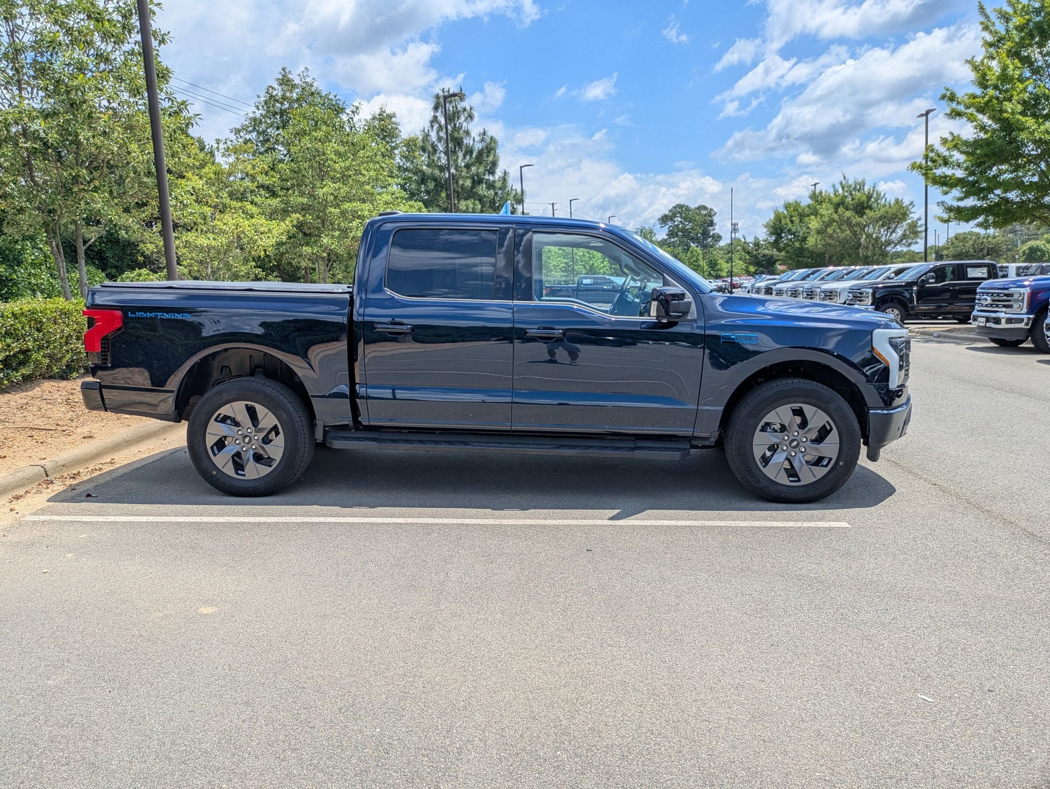 2025 Ford F-150 Lightning LARIAT
