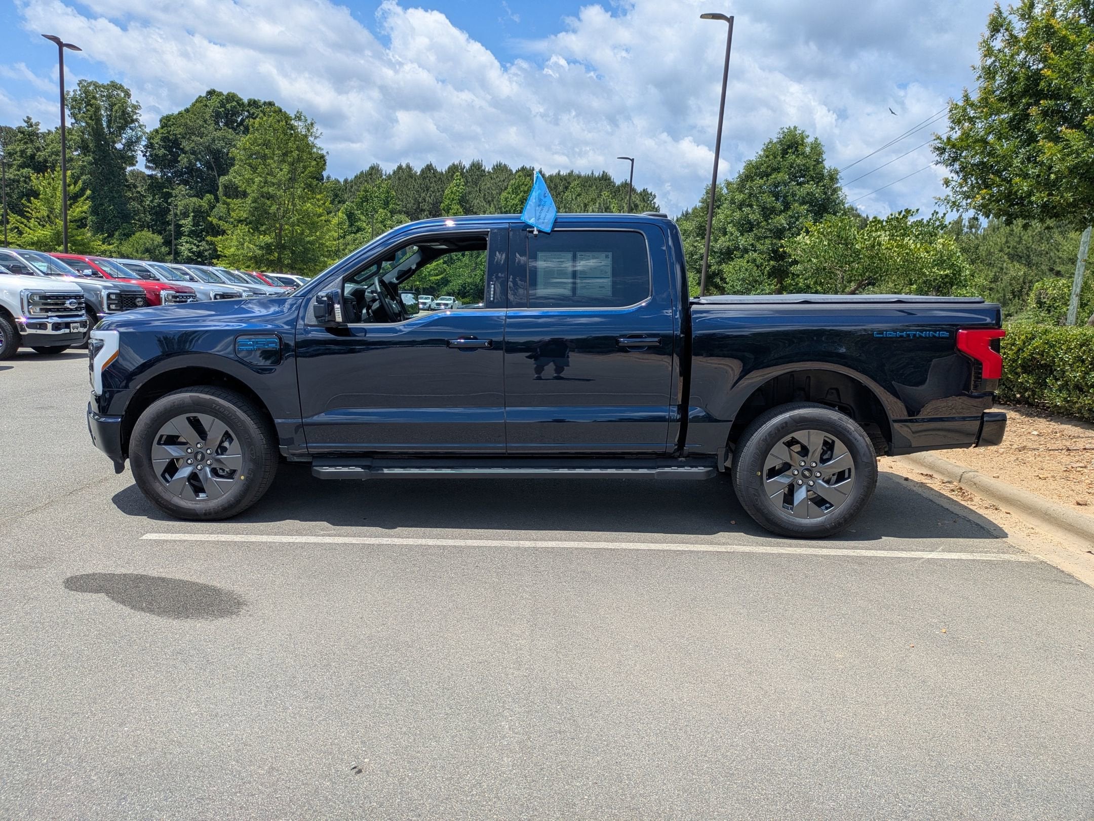2025 Ford F-150 Lightning LARIAT