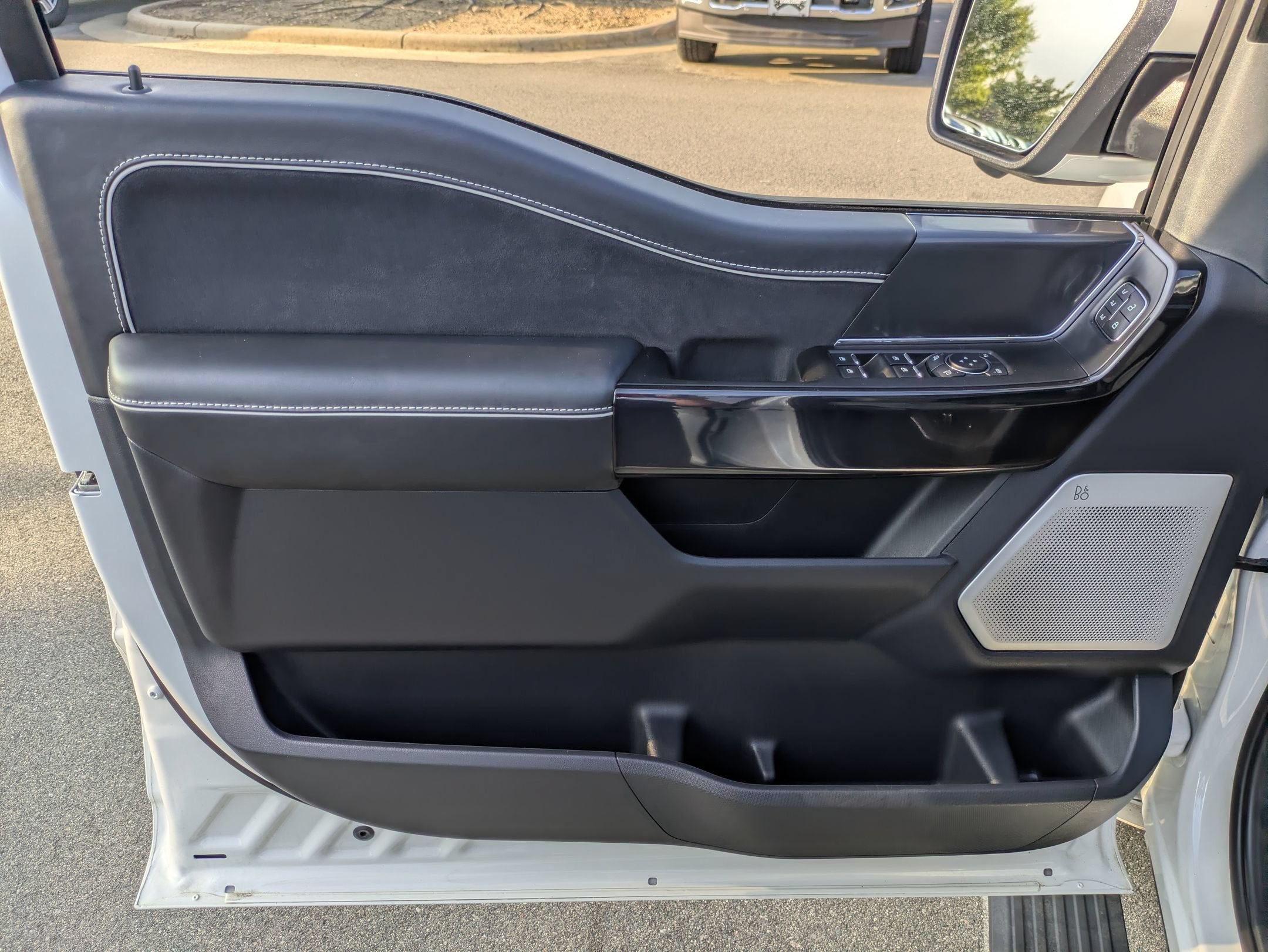 2025 Ford F-150 Lightning Platinum