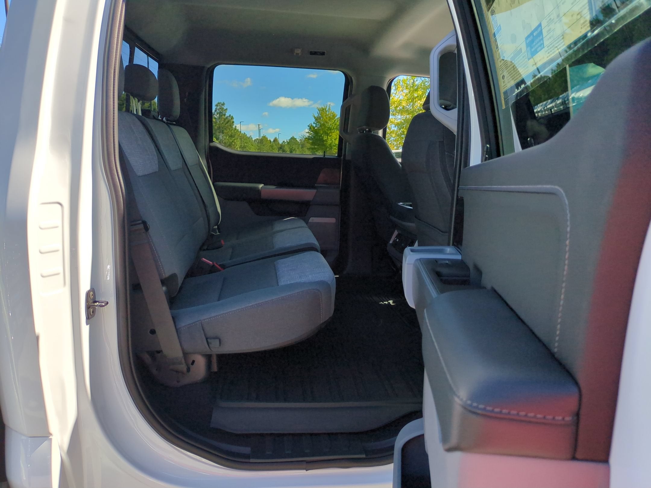 2027 Ford Super Duty F-250 SRW XLT