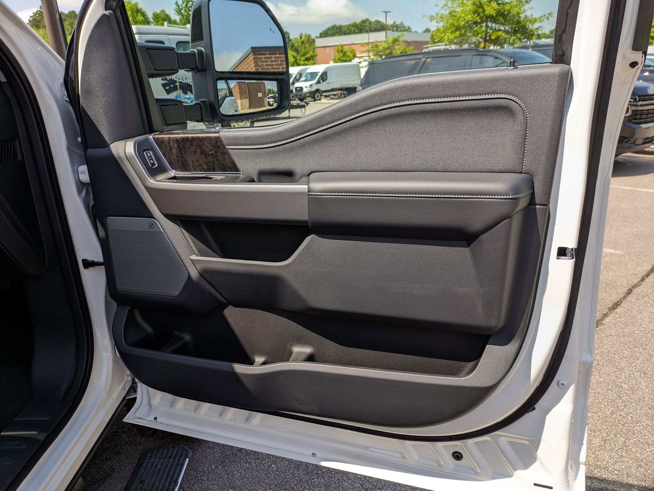 2025 Ford Super Duty F-350 SRW LARIAT