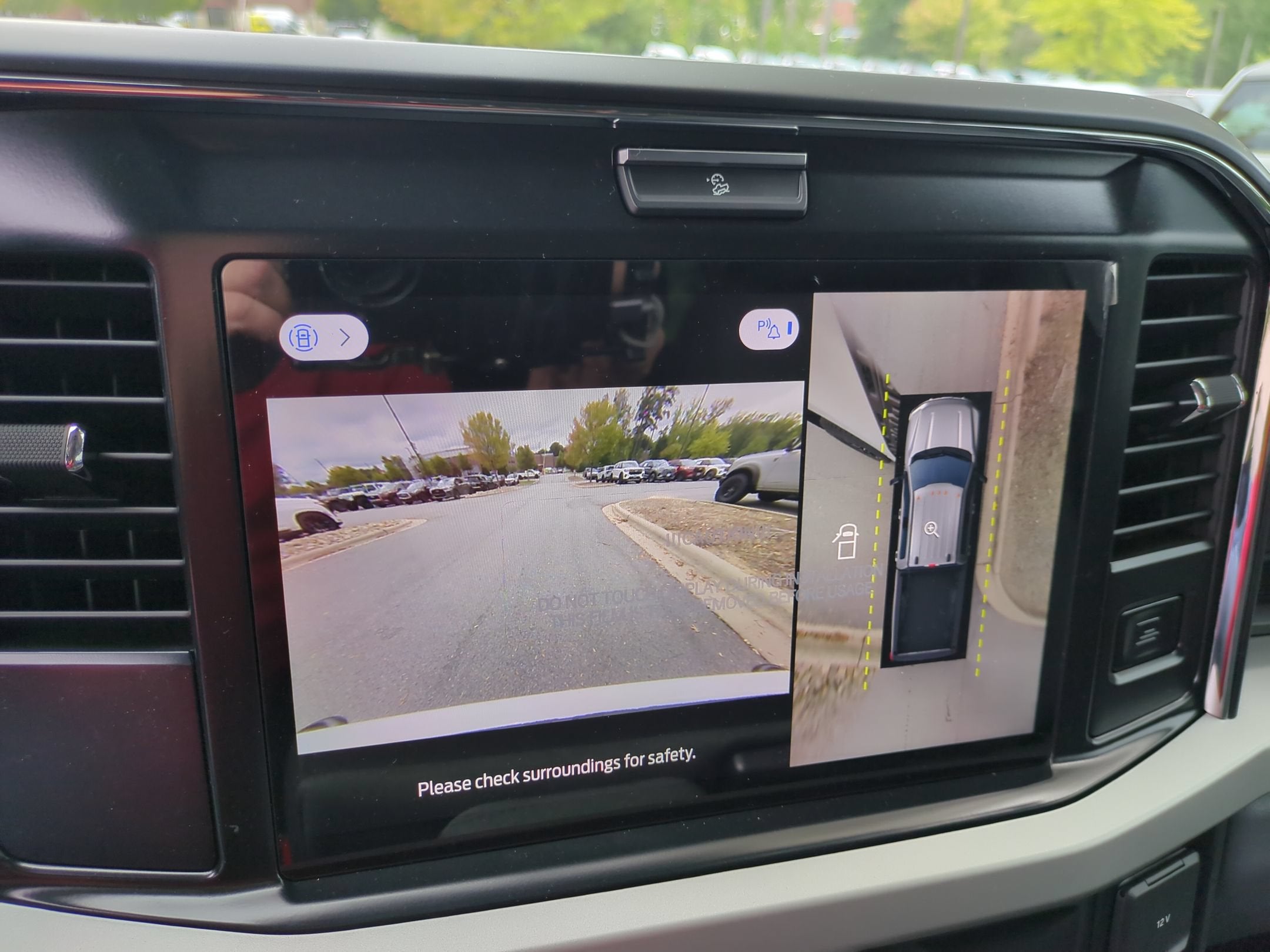 2027 Ford Super Duty F-350 SRW XLT