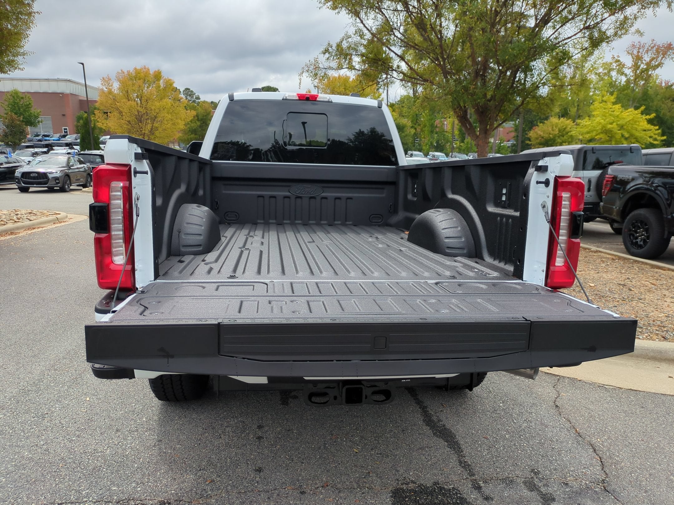2027 Ford Super Duty F-350 SRW XLT