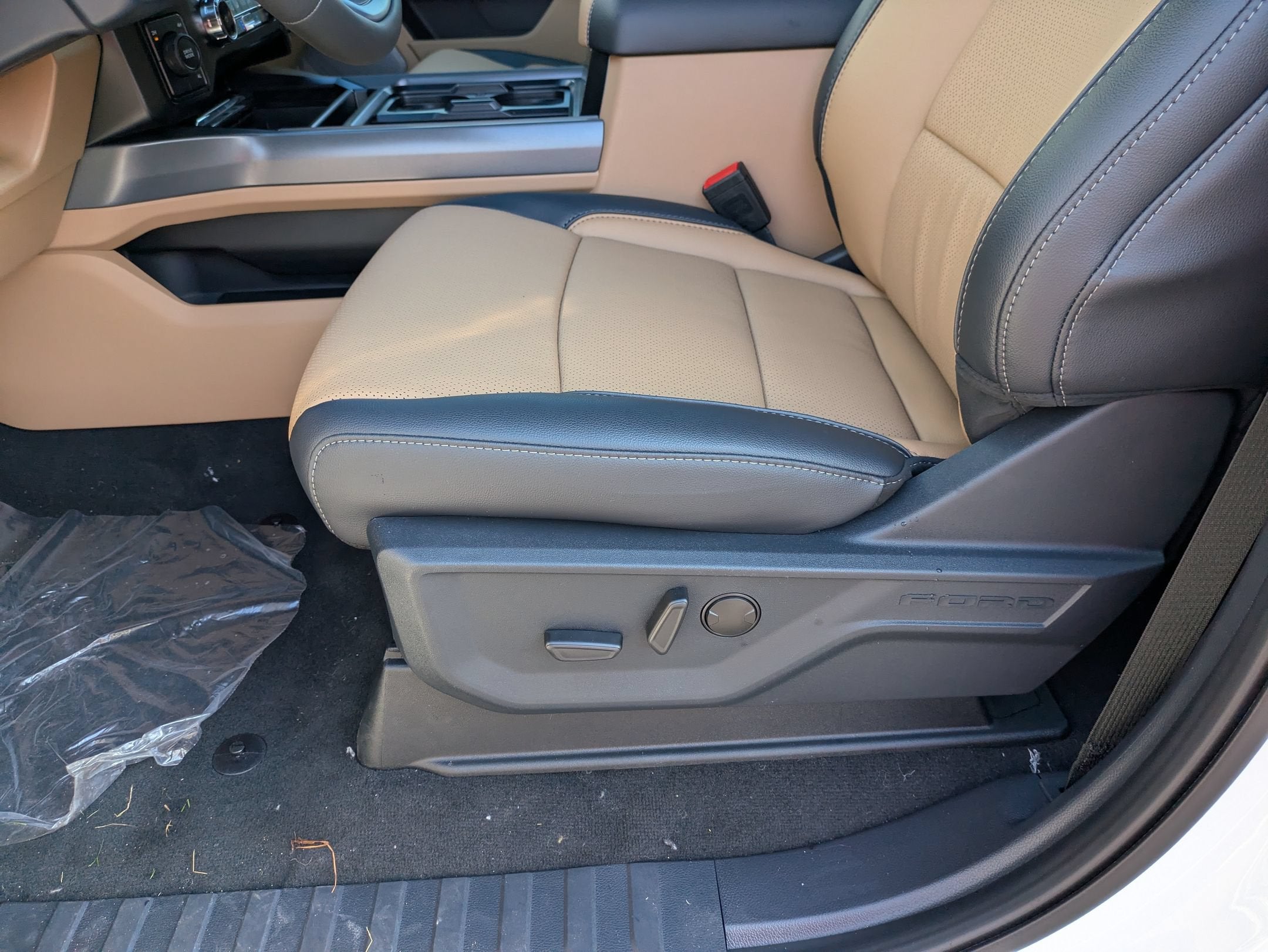 2026 Ford Super Duty F-350 DRW LARIAT