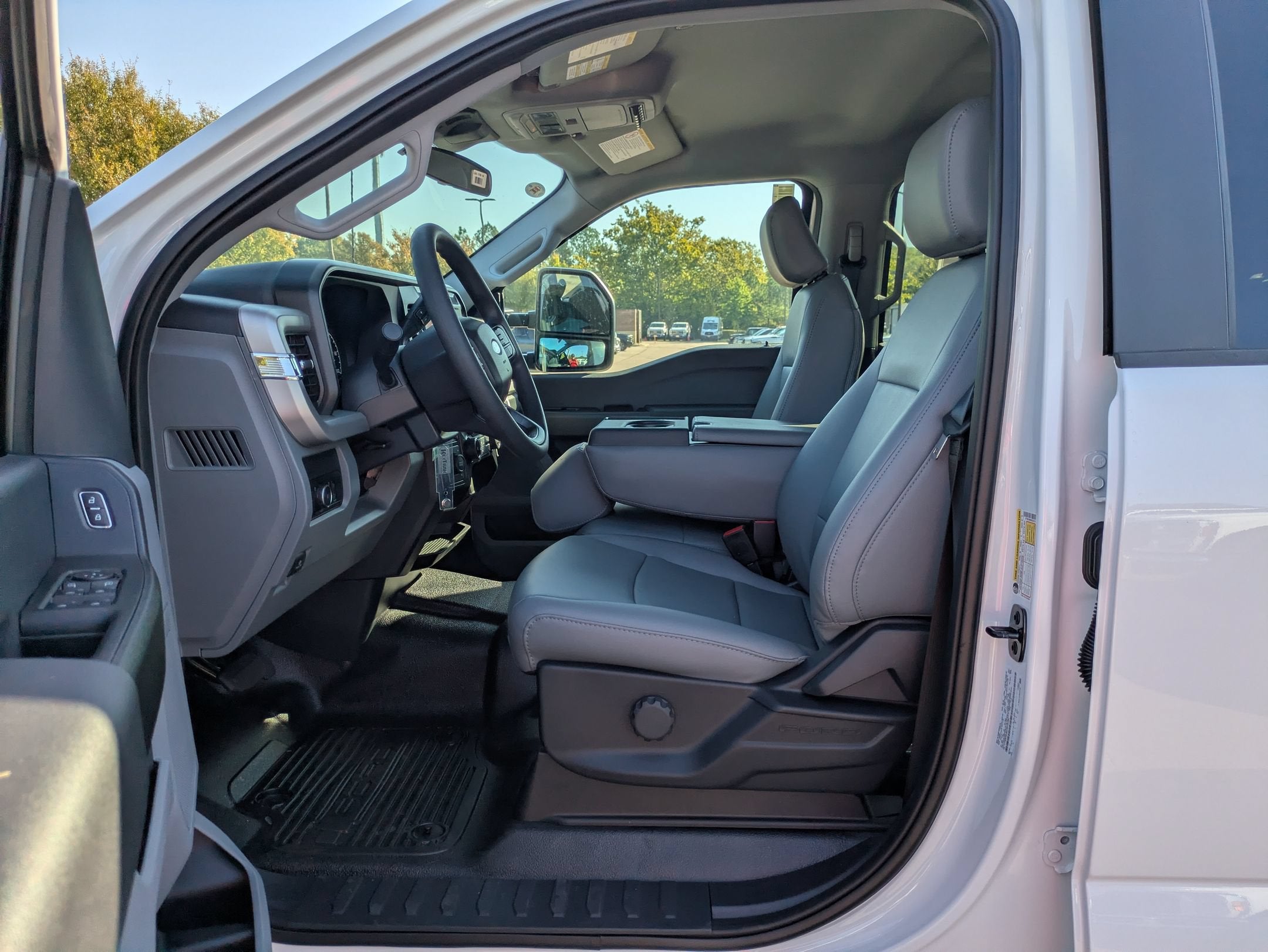 2027 Ford Super Duty F-350 DRW XL