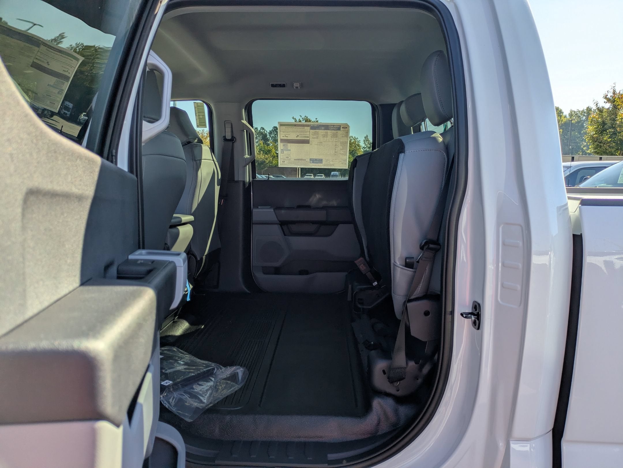 2027 Ford Super Duty F-350 DRW XL