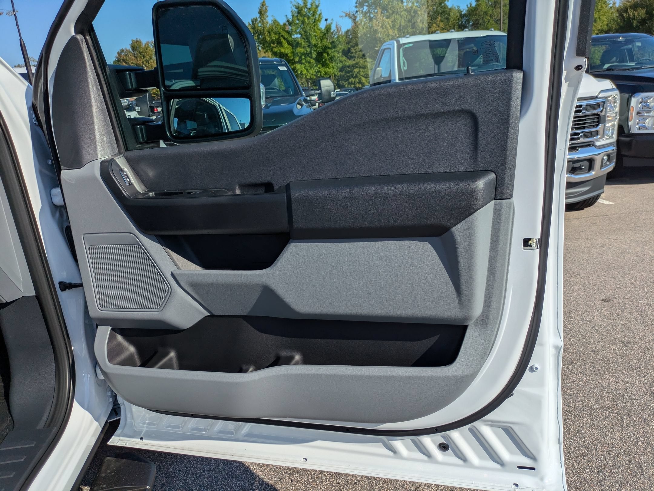 2027 Ford Super Duty F-350 DRW XL