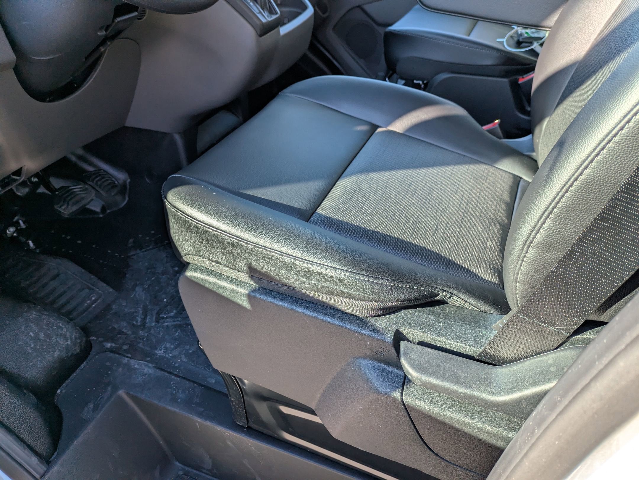 2026 Ford Transit Cargo Van T-150 130" Low Rf 8800 GVWR RWD