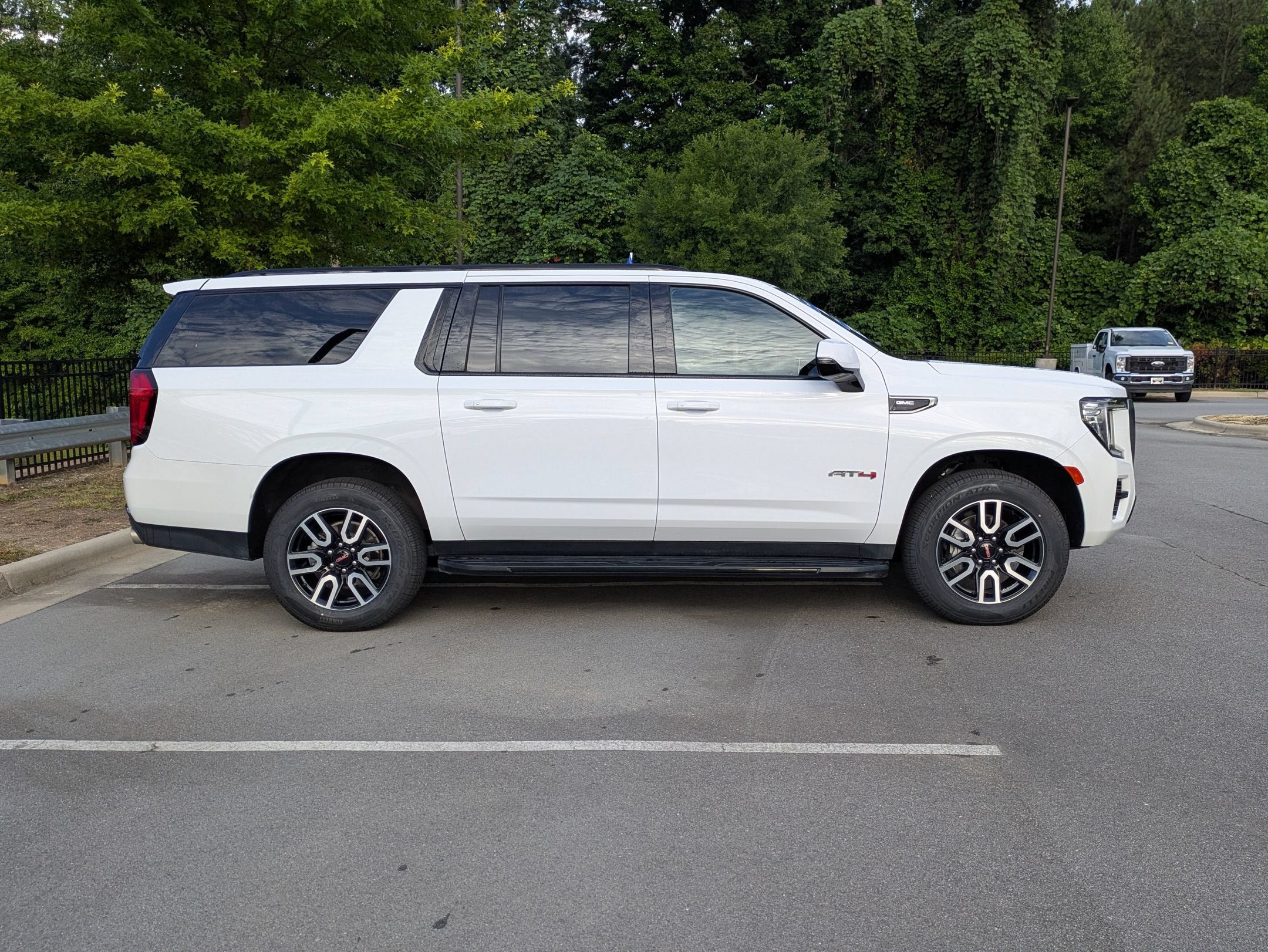 2023 GMC Yukon XL AT4