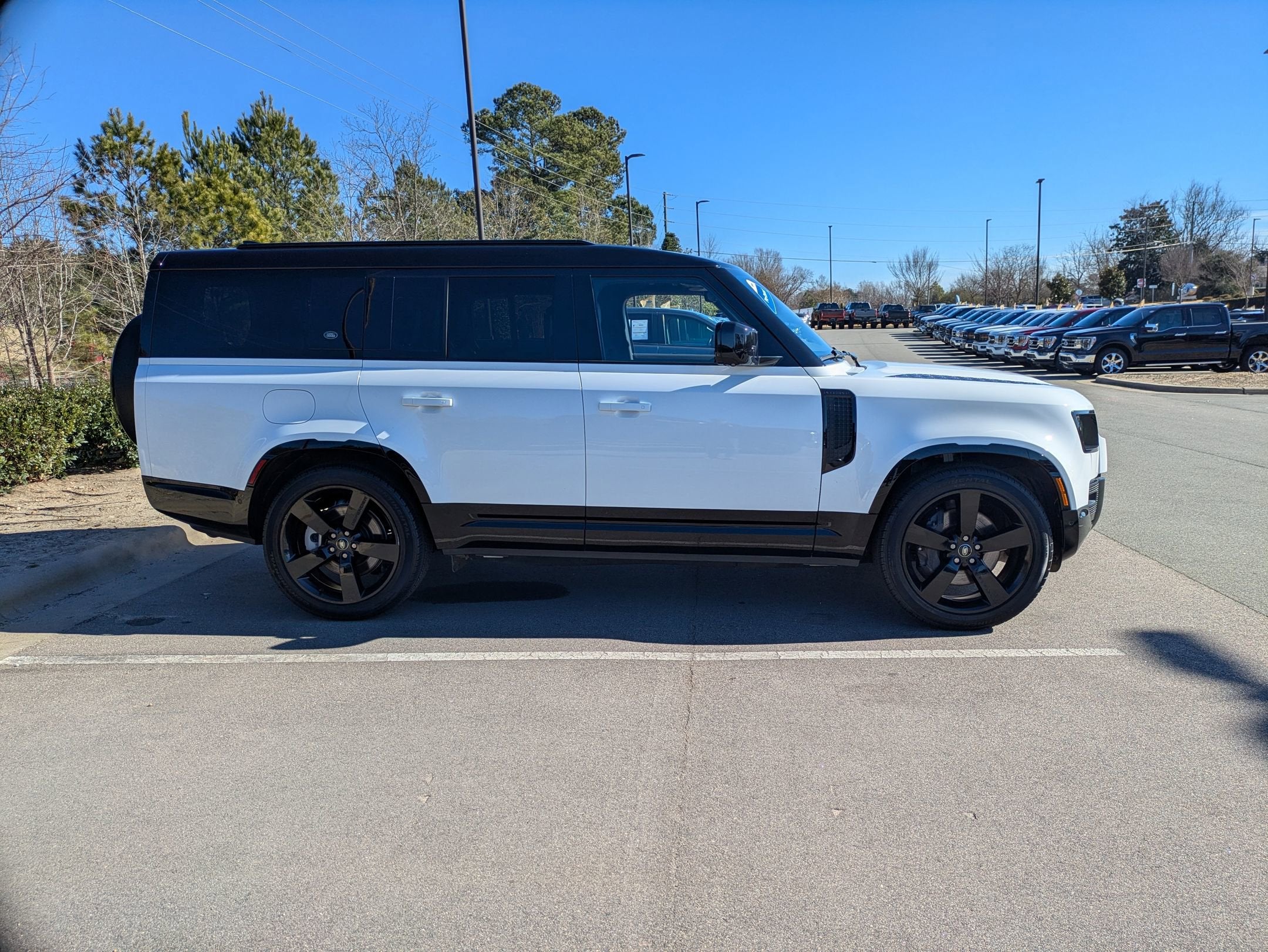 2023 Land Rover Defender X-Dynamic SE