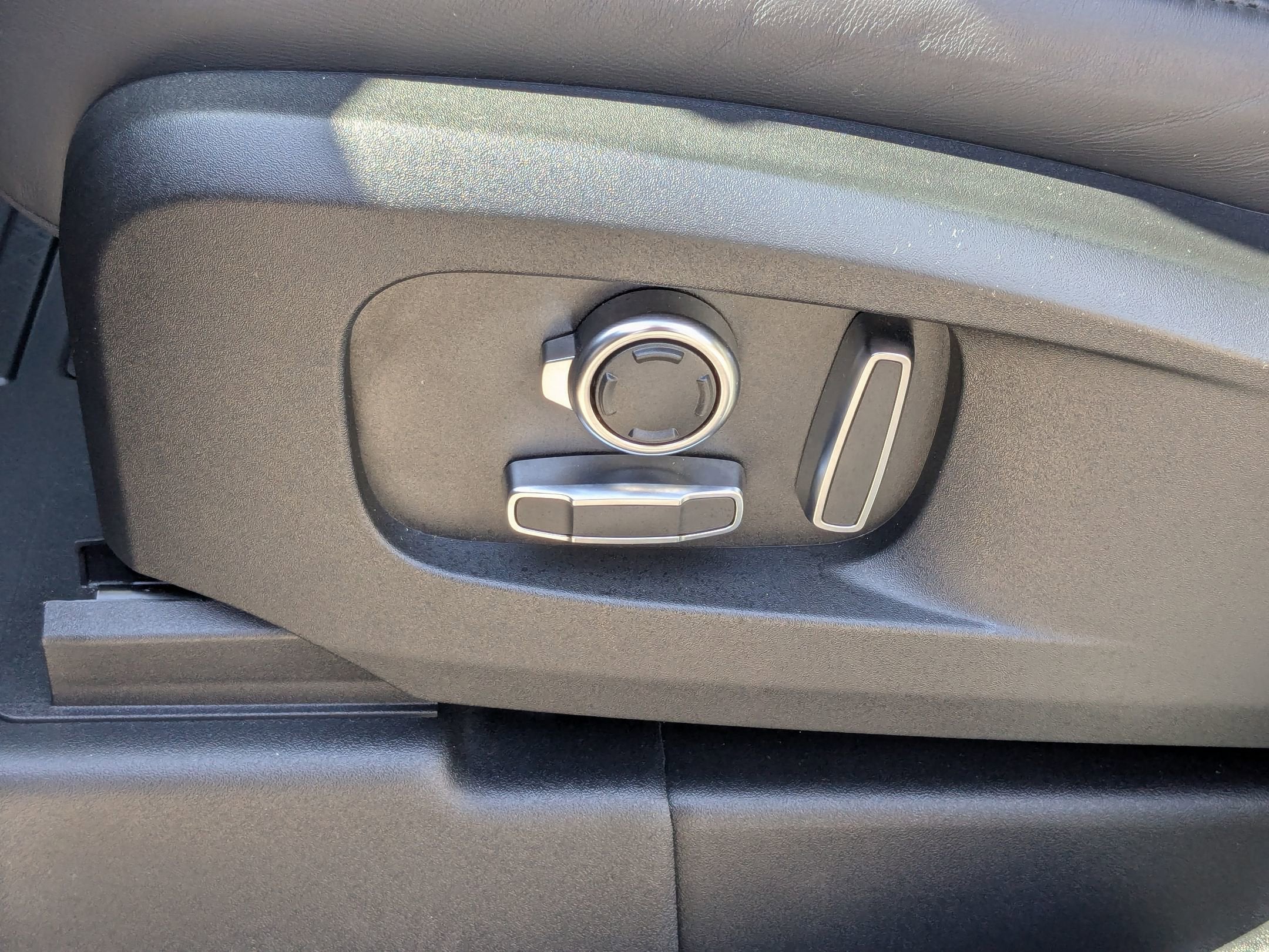 2024 Land Rover Defender X-Dynamic SE