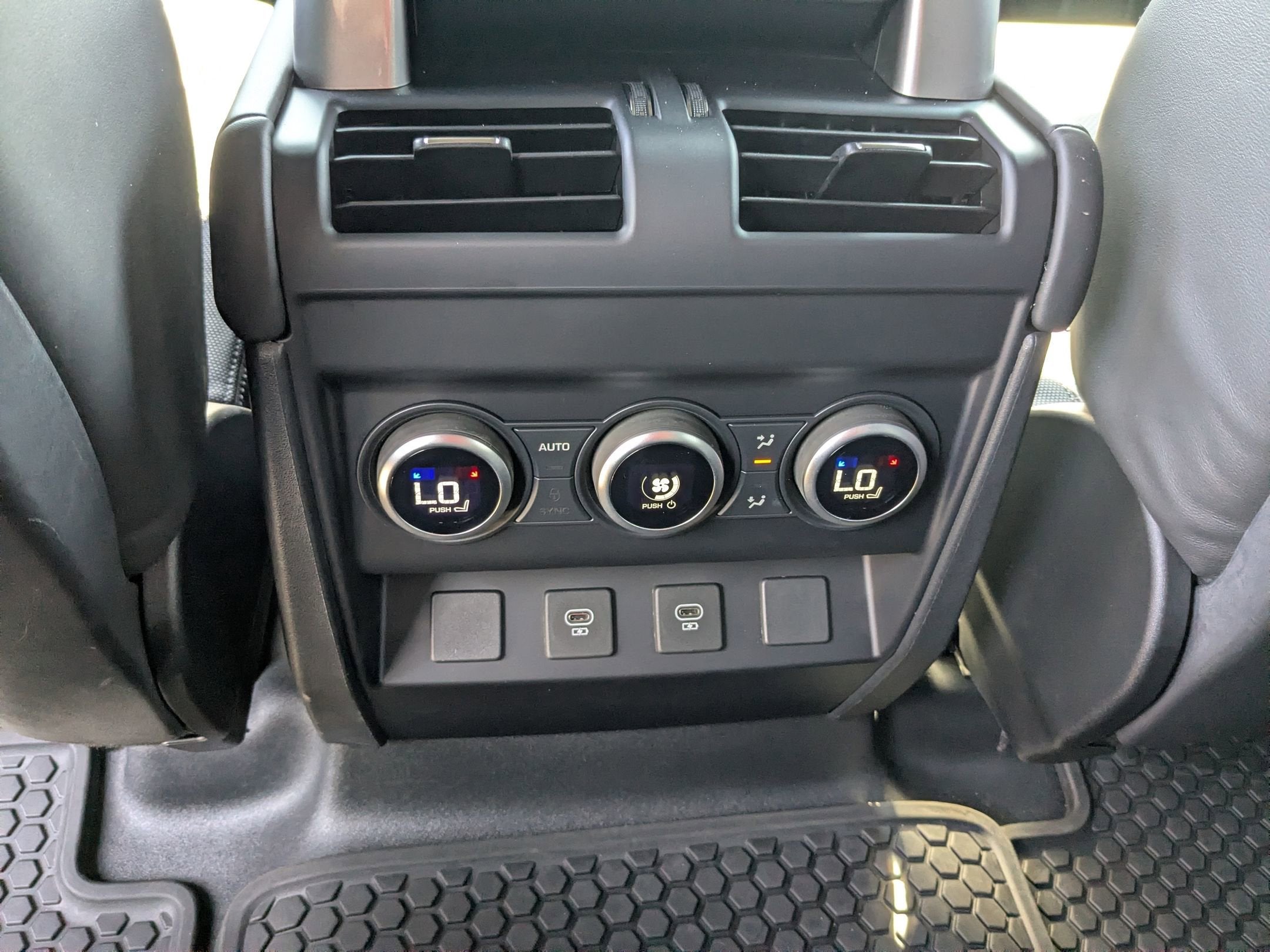 2024 Land Rover Defender X-Dynamic SE