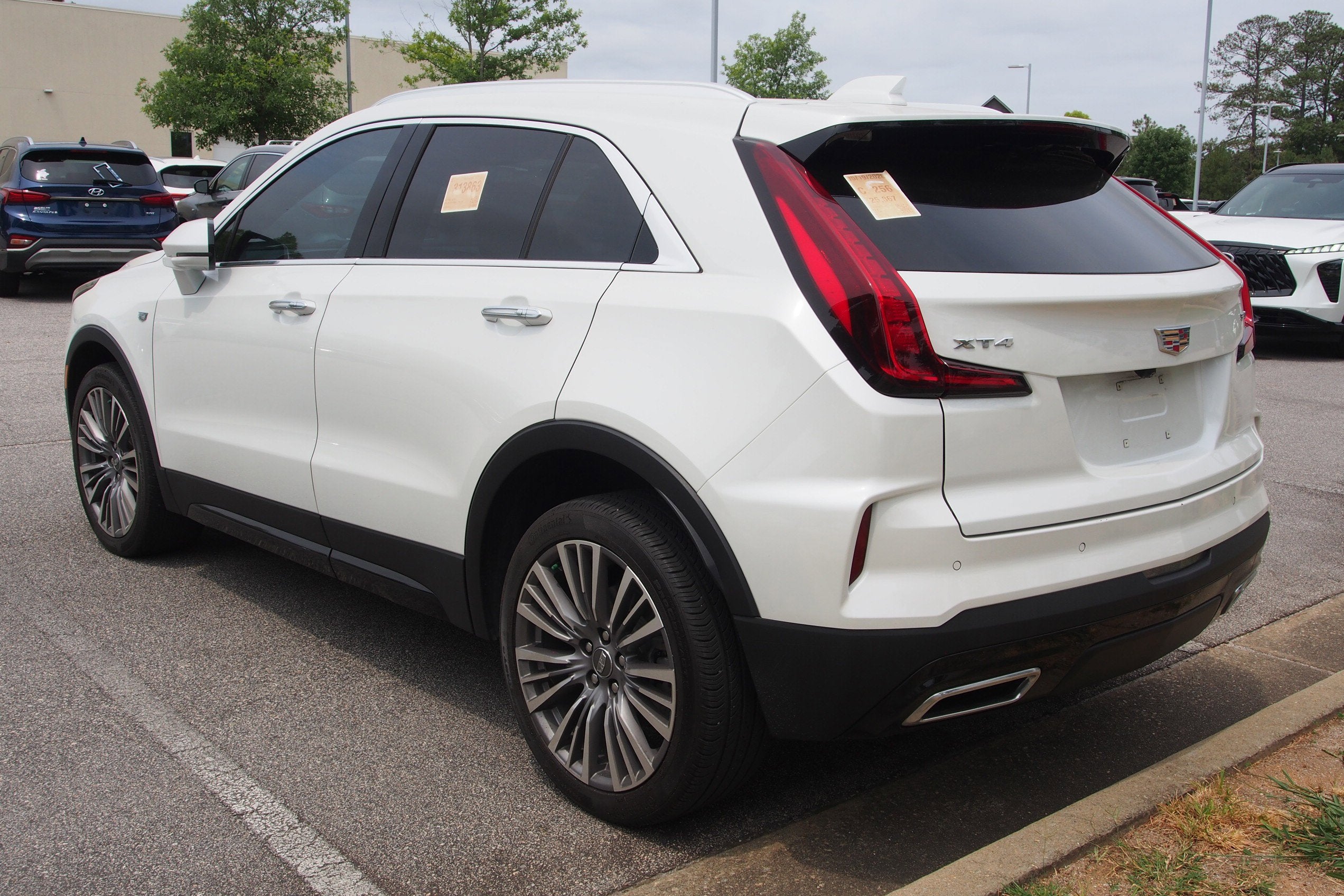 2024 Cadillac XT4 FWD Premium Luxury