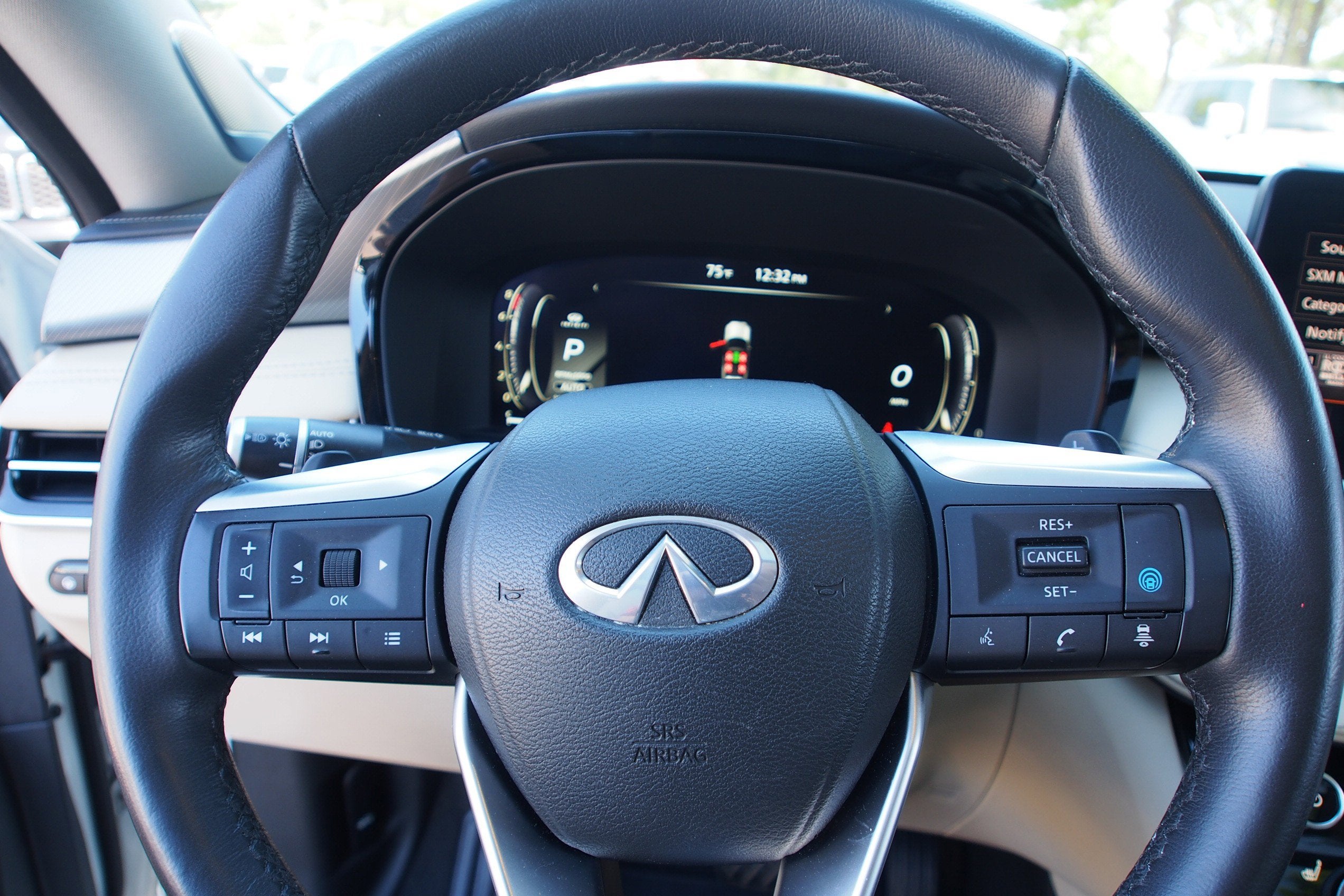 2023 INFINITI QX60 LUXE