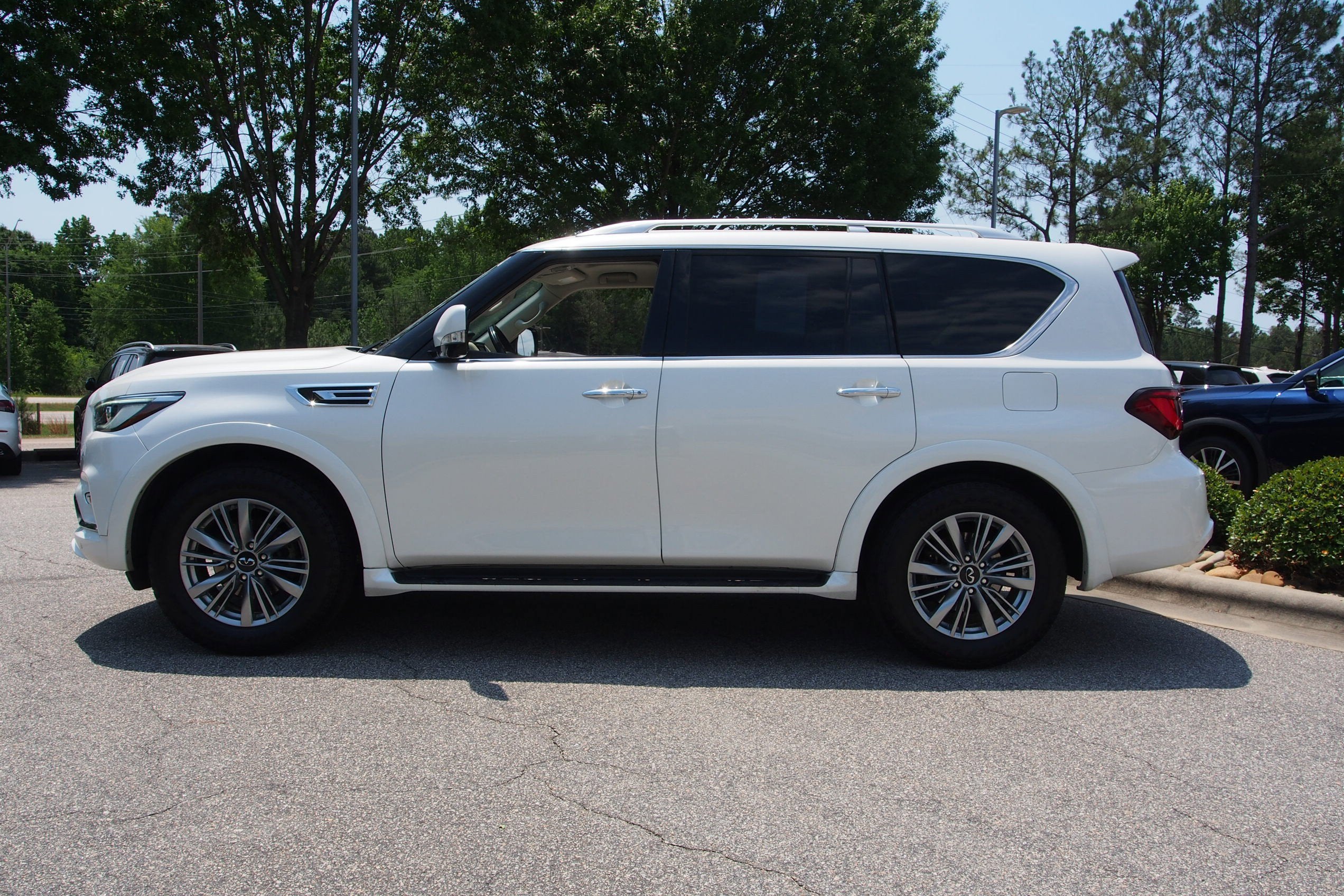 2021 INFINITI QX80 LUXE