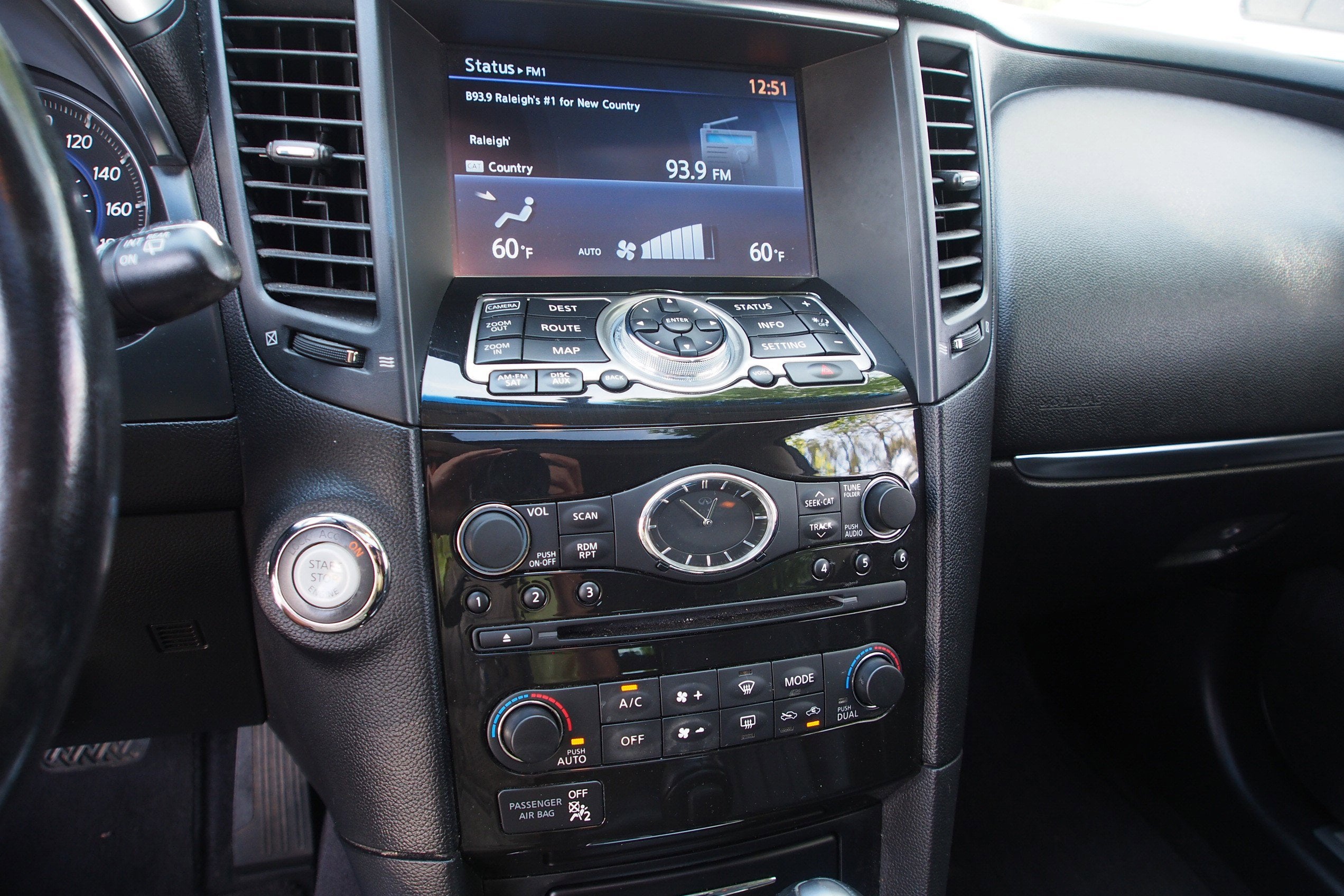 2017 INFINITI QX70 Base