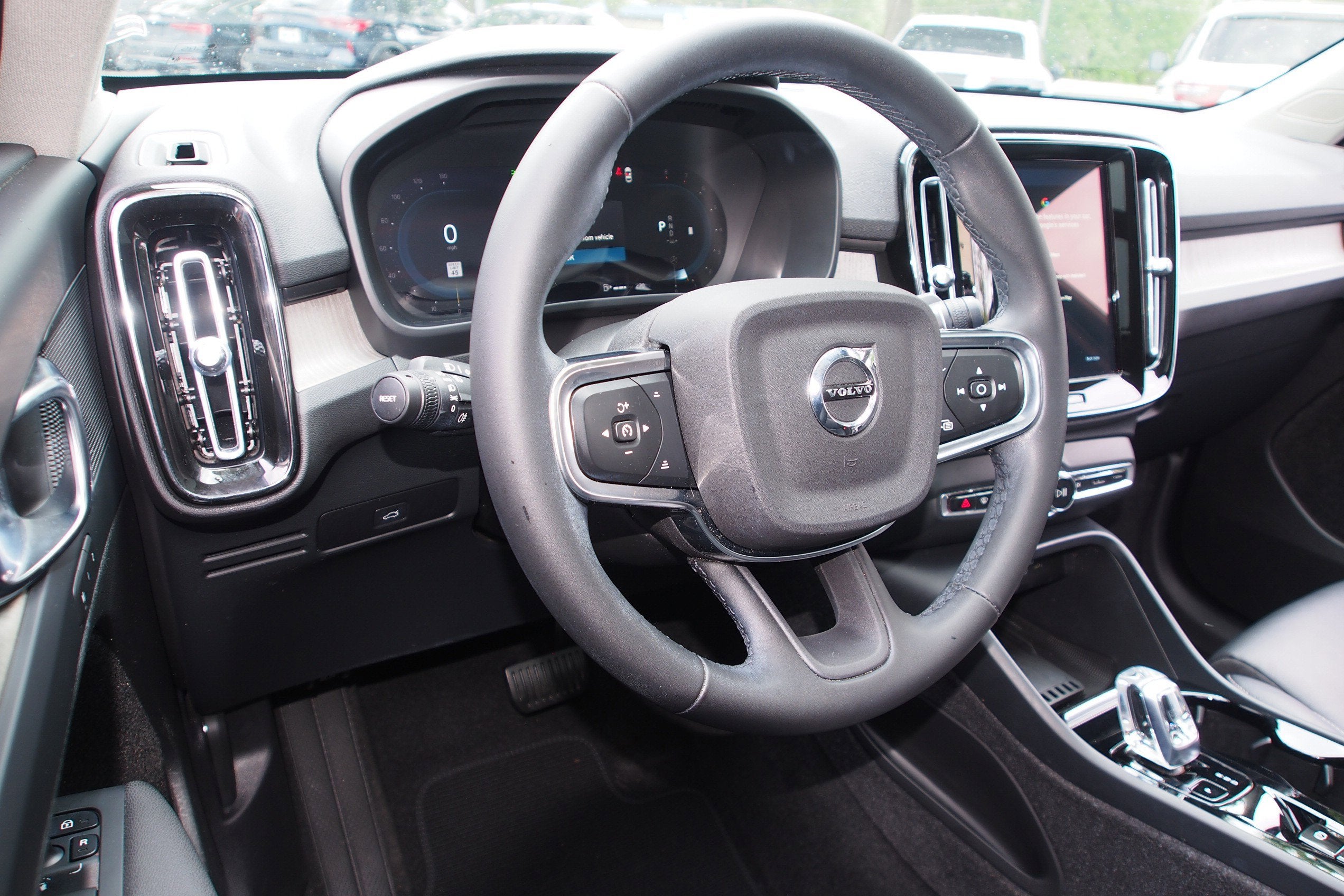 2023 Volvo XC40 Plus Dark Theme