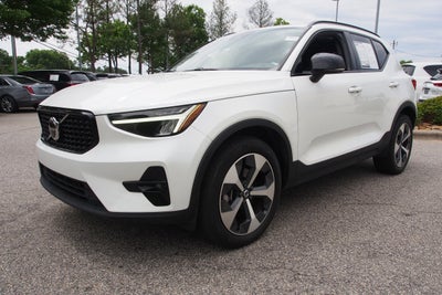 2023 Volvo XC40 Plus Dark Theme