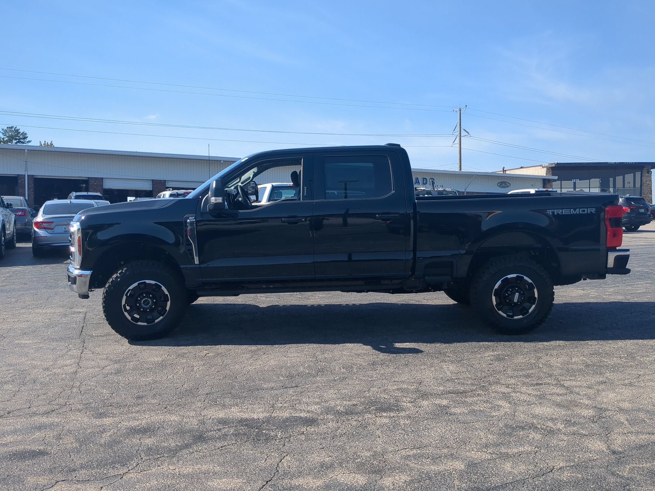 2027 Ford Super Duty F-350 SRW F-350® XLT