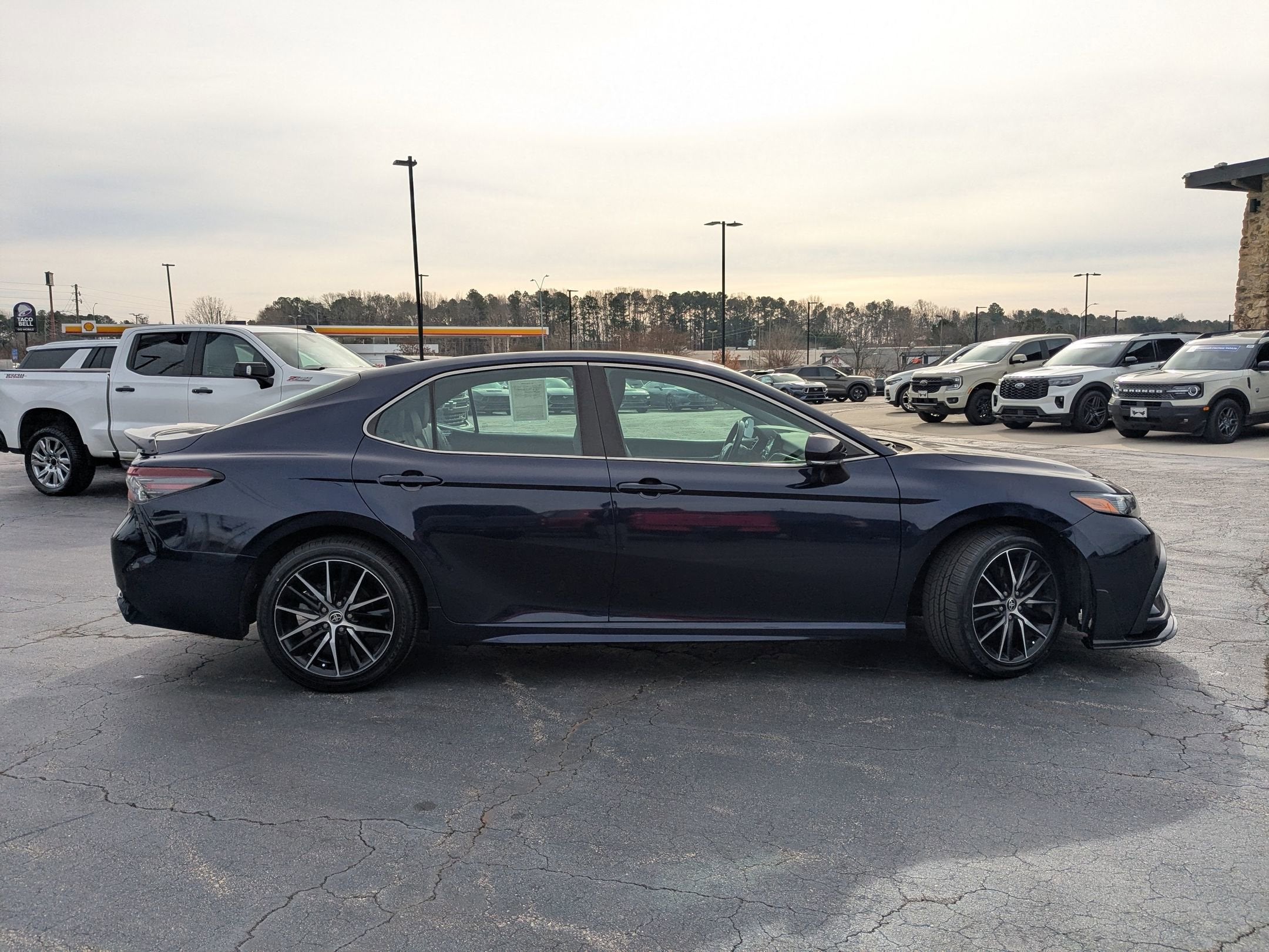 2022 Toyota Camry SE