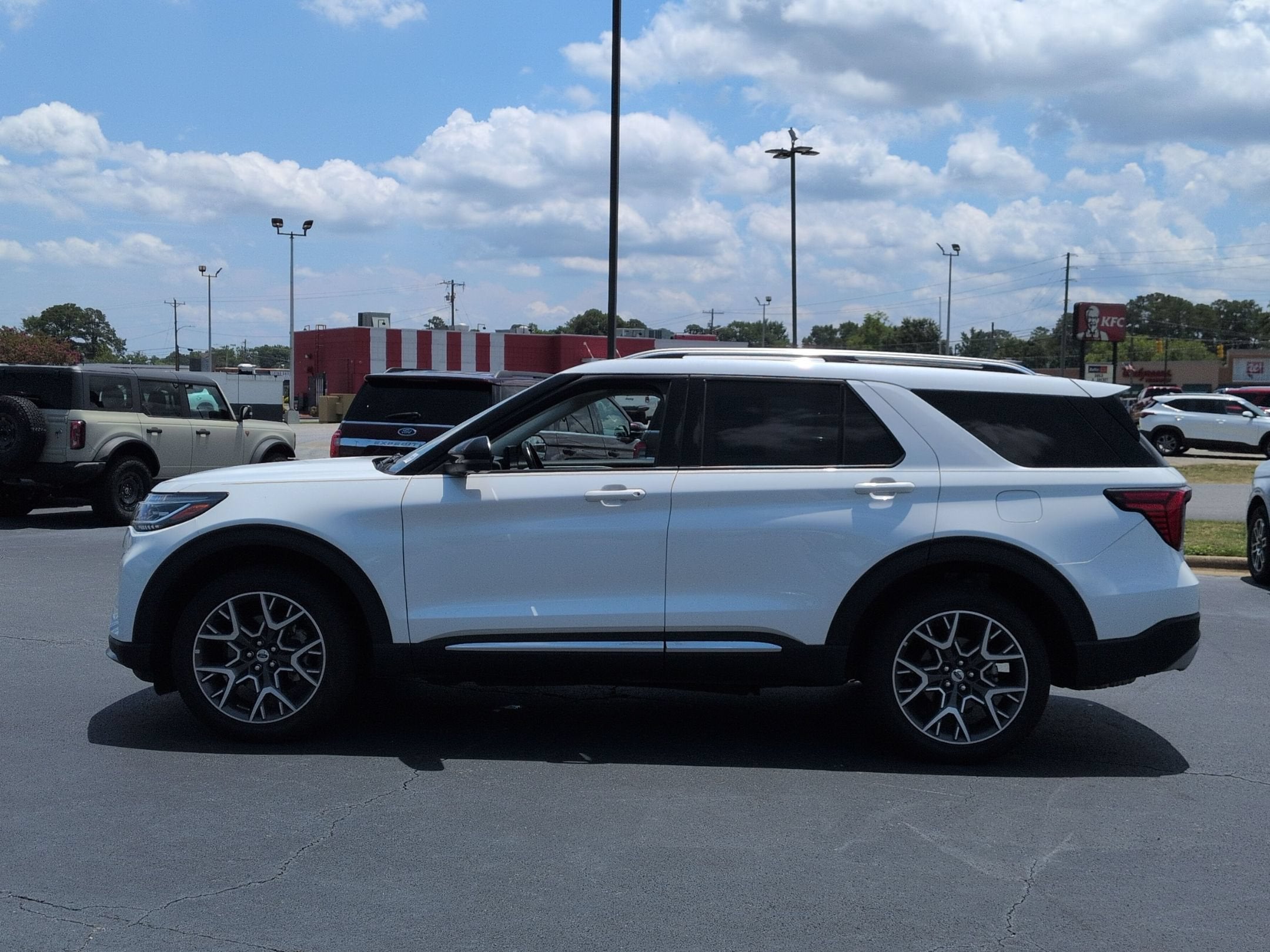 2025 Ford Explorer Platinum
