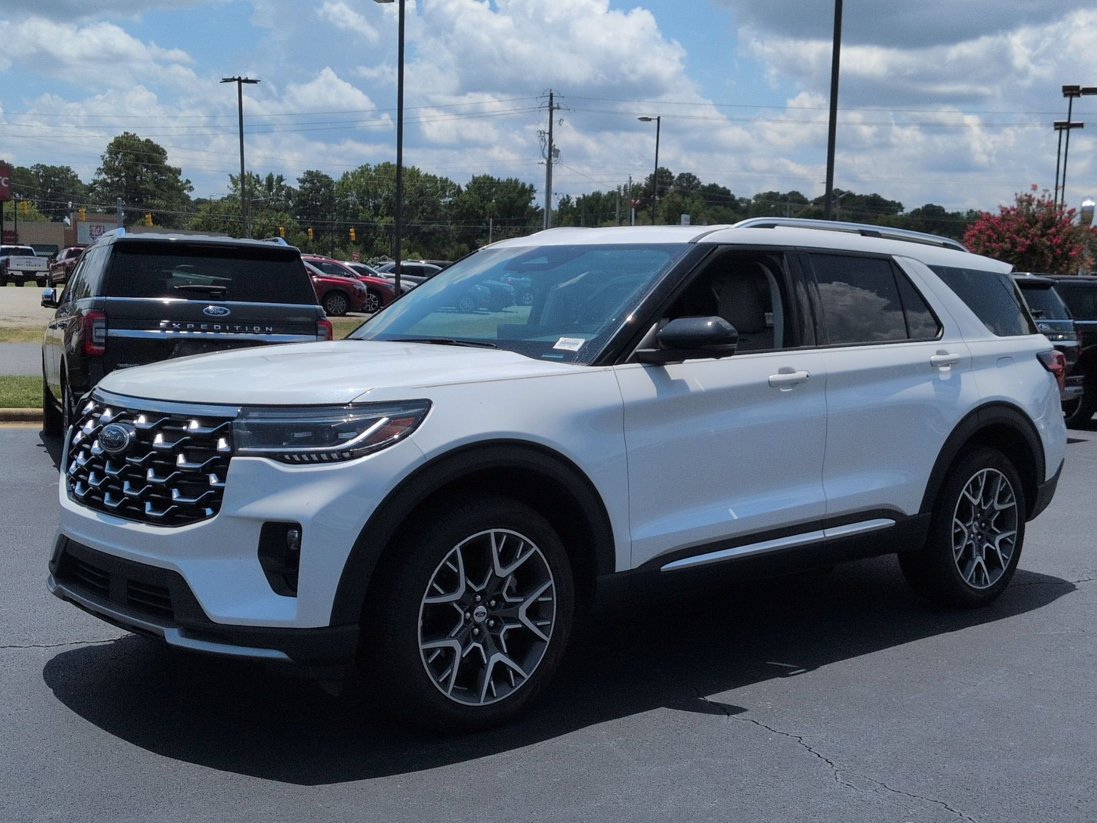 2025 Ford Explorer Platinum