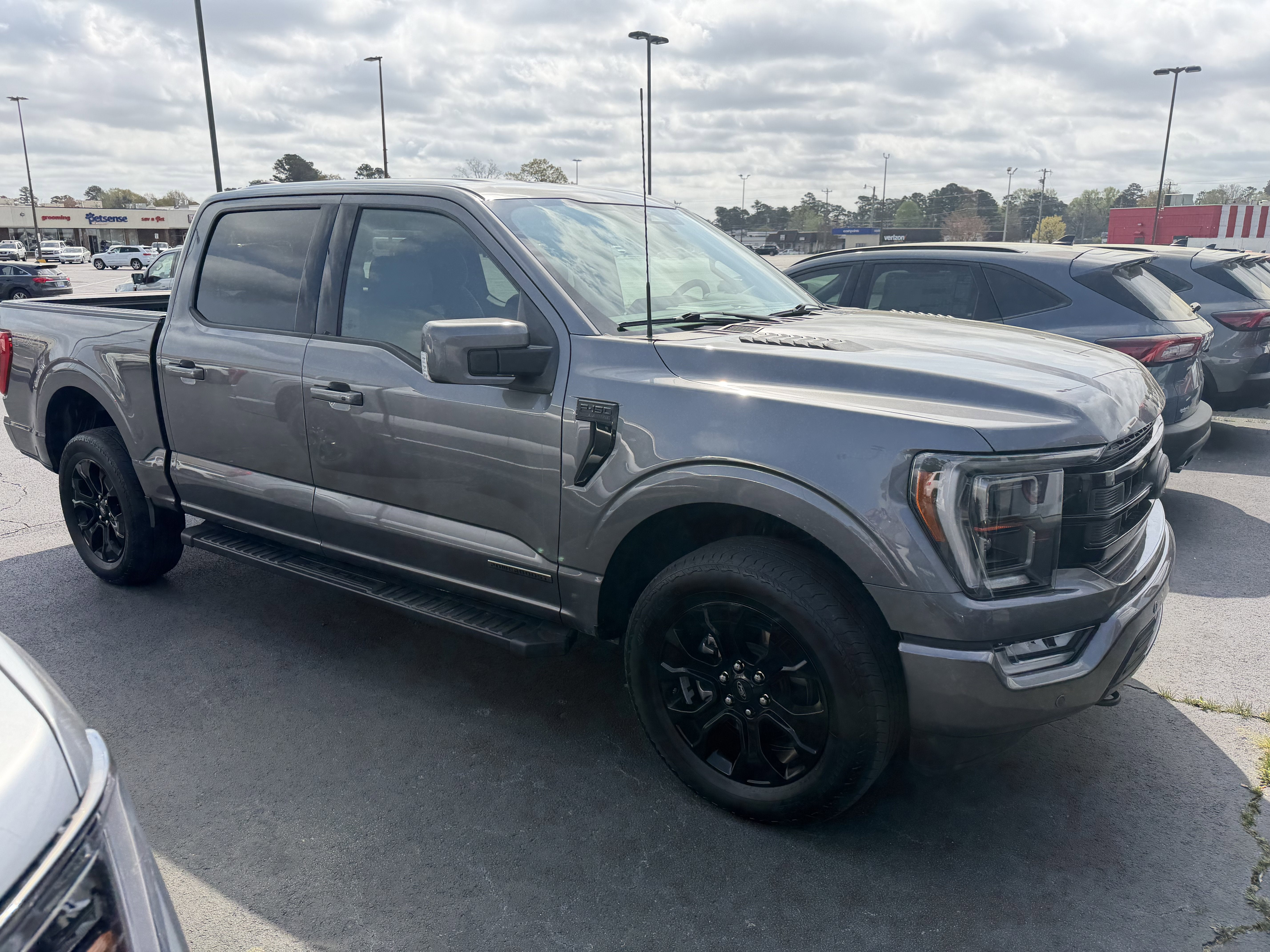 2023 Ford F-150 LARIAT