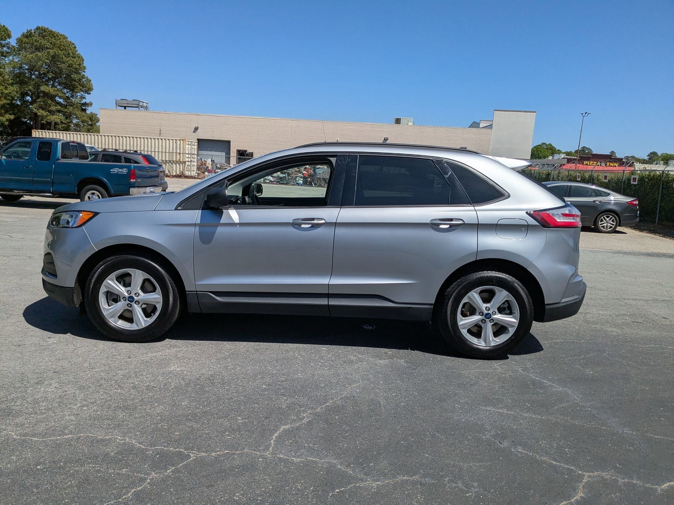 2022 Ford Edge SE