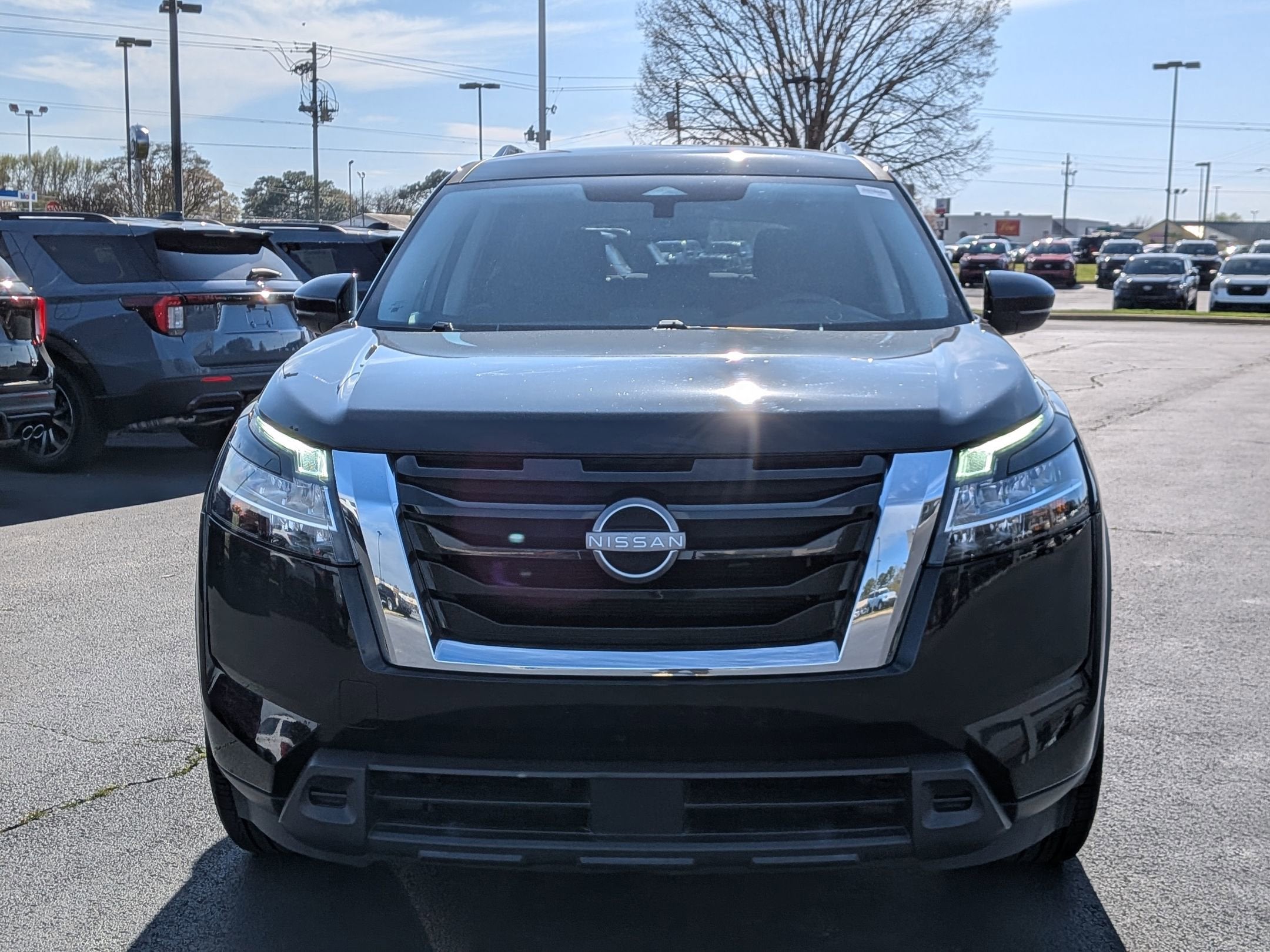 2022 Nissan Pathfinder SV