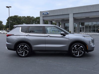 2023 Mitsubishi Outlander SE