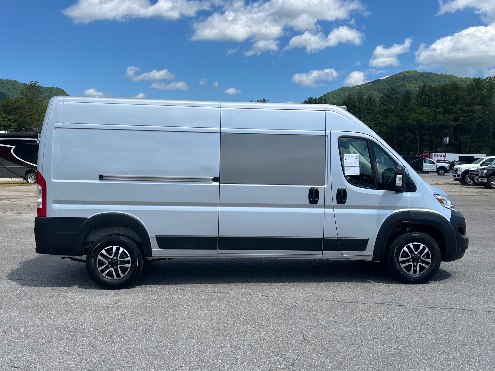 2024 RAM ProMaster Cargo Van SLT+